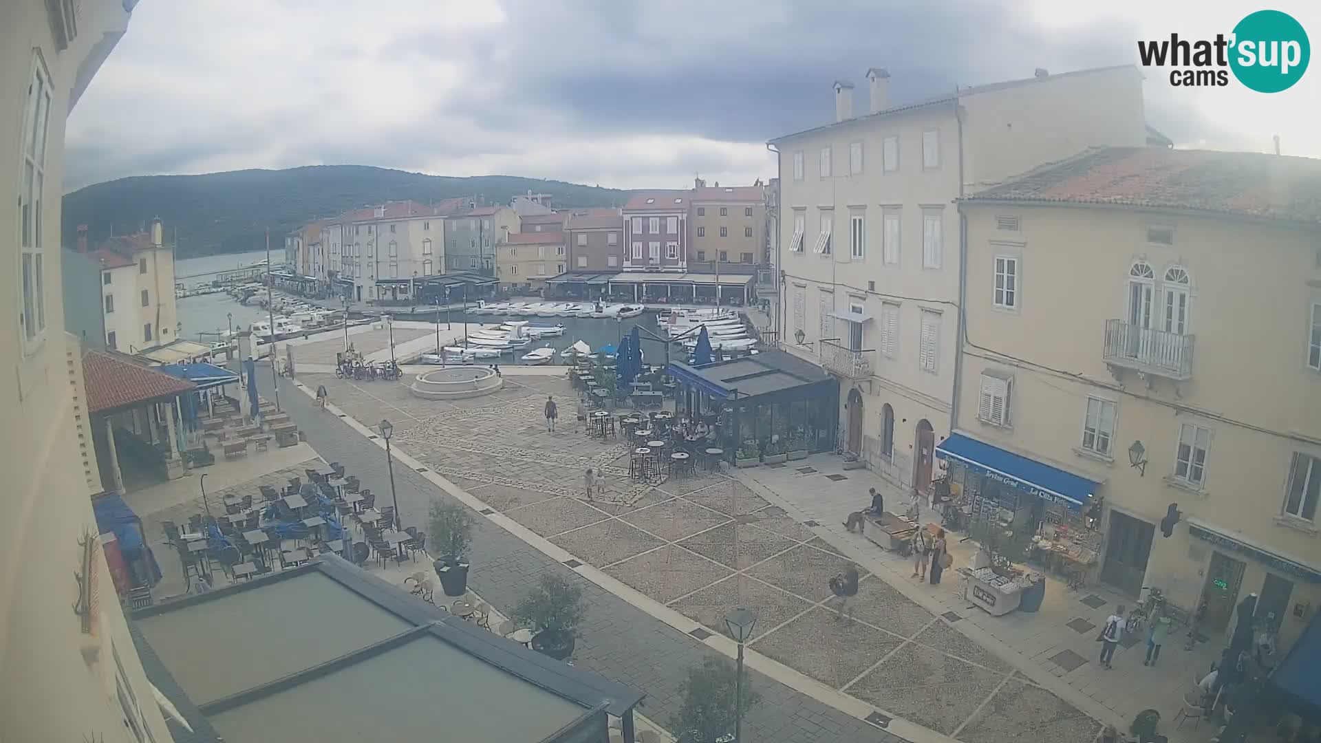 LIVE cam Cres Stadt – Hauptplatz und “mandrač” – Cres Insel – Kroatien