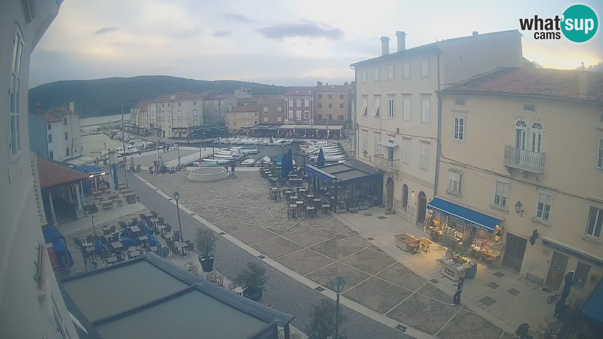 LIVE cam Cres Stadt – Hauptplatz und “mandrač” – Cres Insel – Kroatien