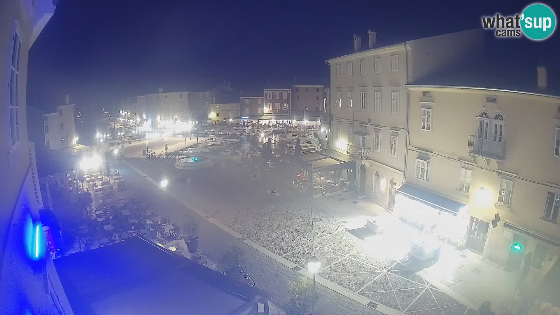 Kamera v ŽIVO Cres mesto – glavni trg in “mandrač” – otok Cres – Hrvaška