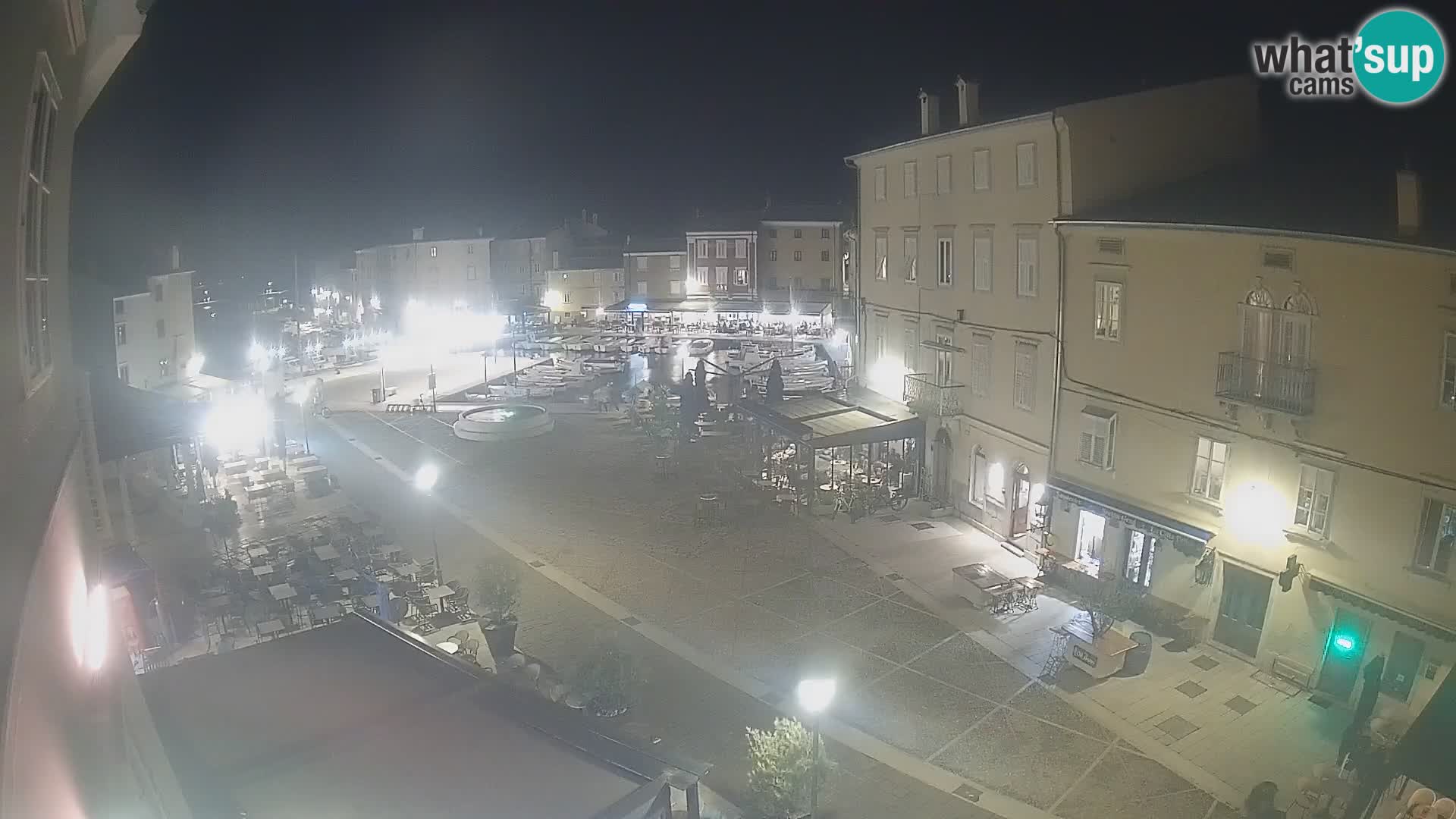 Kamera v ŽIVO Cres mesto – glavni trg in “mandrač” – otok Cres – Hrvaška