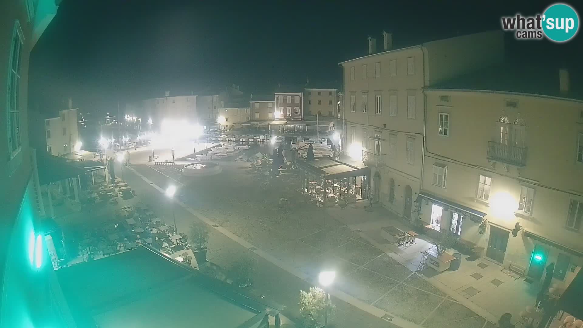 Kamera v ŽIVO Cres mesto – glavni trg in “mandrač” – otok Cres – Hrvaška