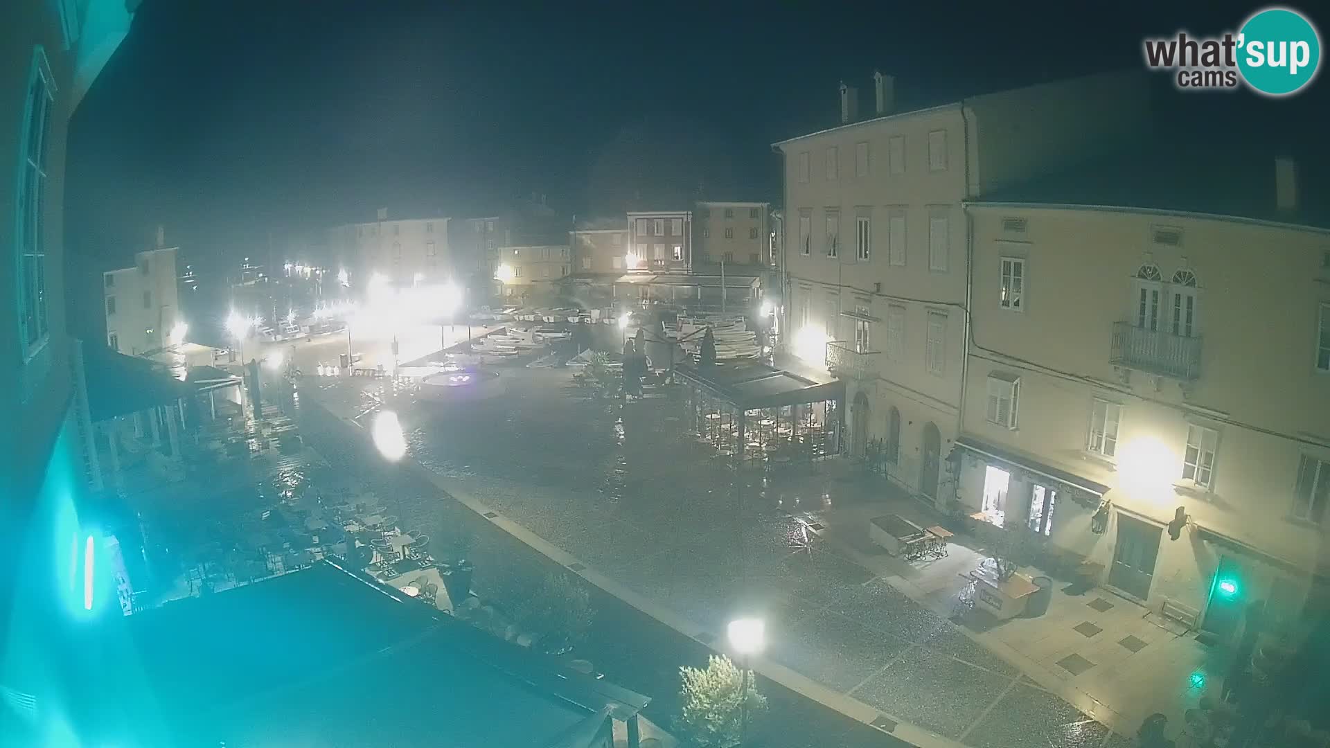 V ŽIVO spletna kamera Cres mesto – glavni trg in “mandrač” – otok Cres – Hrvaška