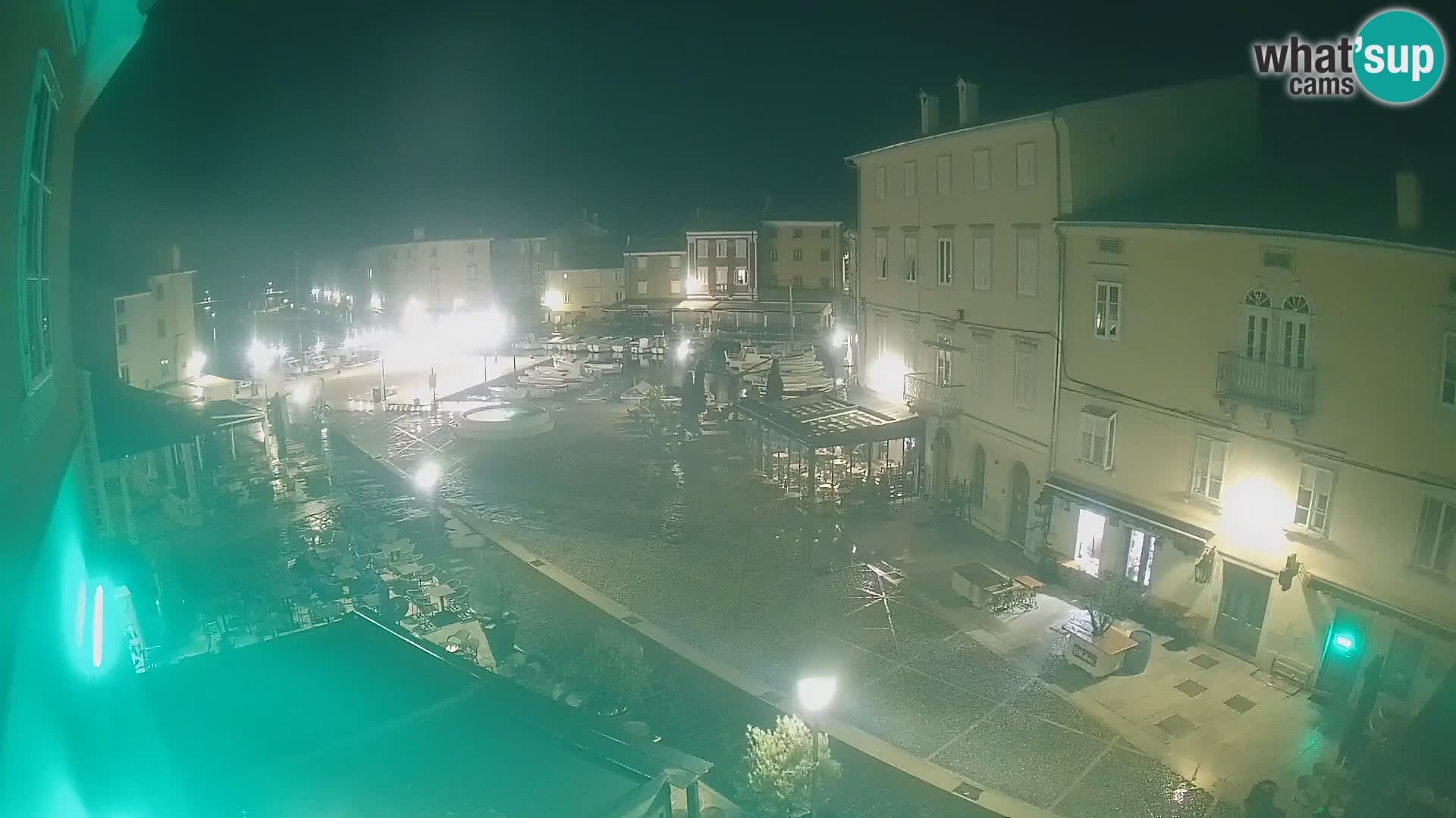 V ŽIVO spletna kamera Cres mesto – glavni trg in “mandrač” – otok Cres – Hrvaška