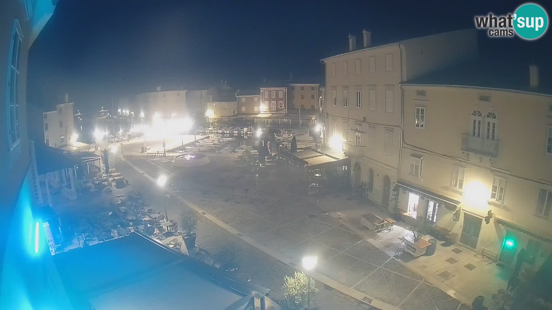 Web kamera Grad Cres – glavni trg i “mandrač” – otok Cres