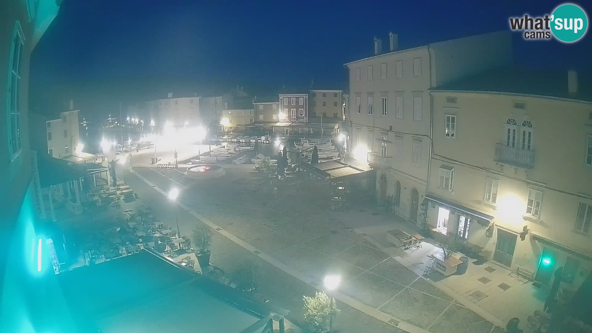 Web kamera Grad Cres – glavni trg i “mandrač” – otok Cres