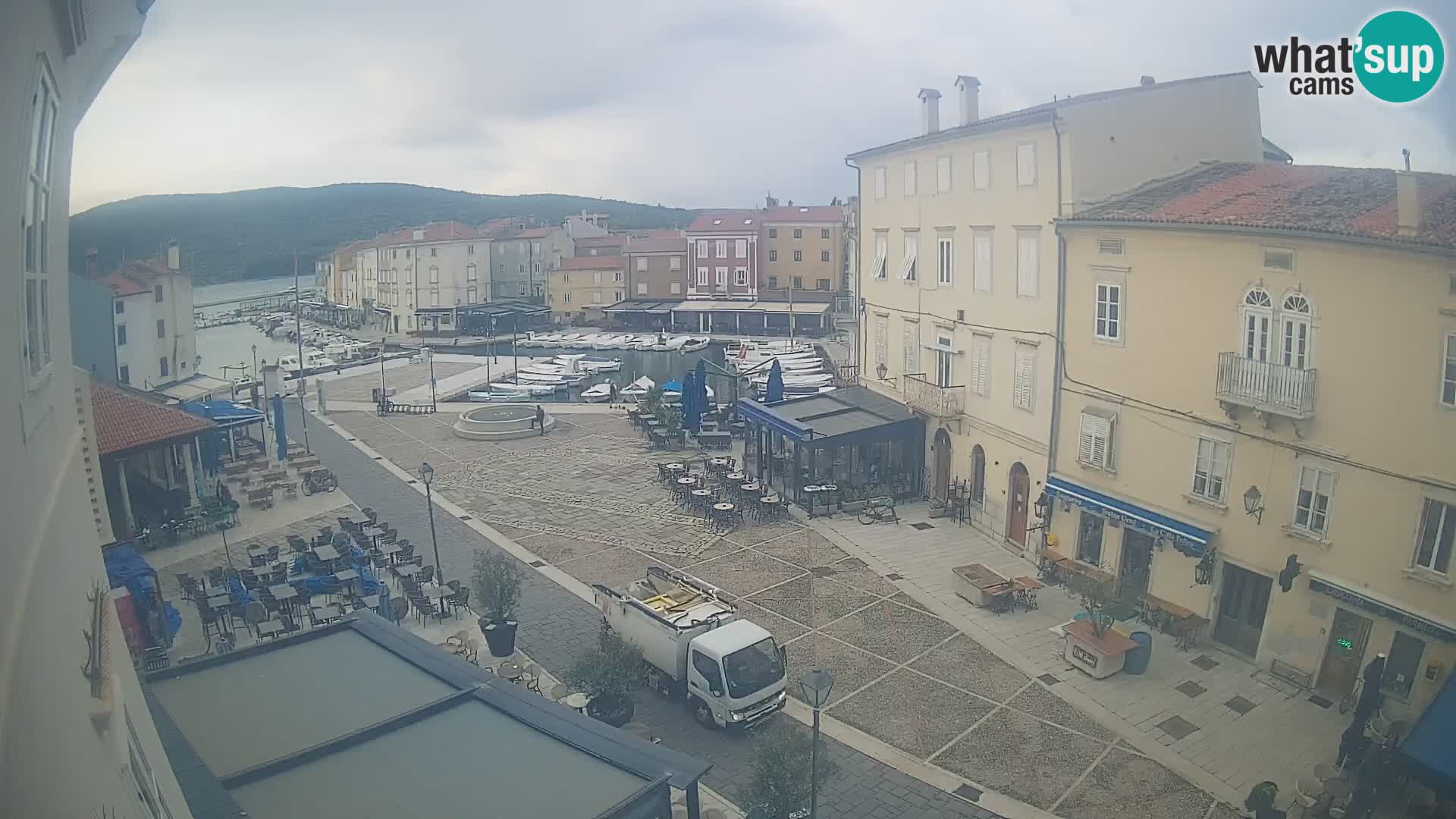 LIVE cam Cres city – place principale et “mandrač” – île de Cres – Croatie