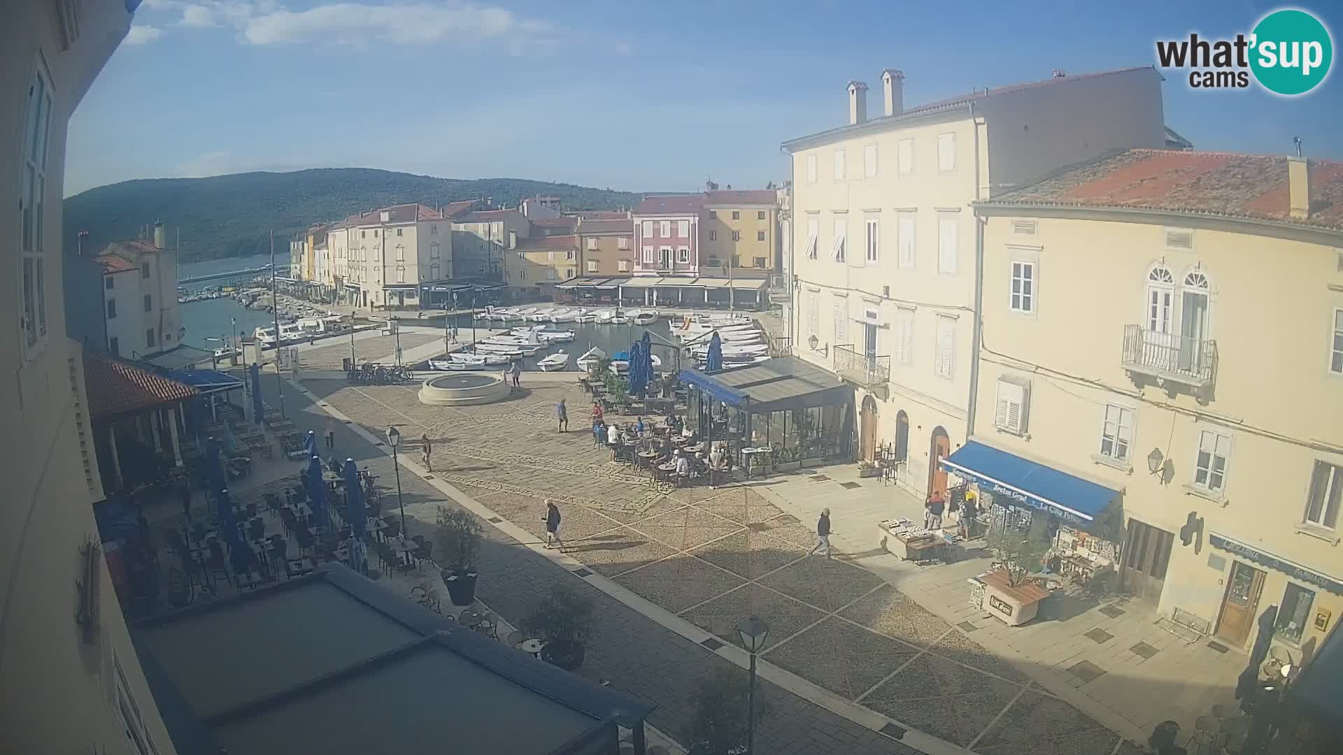 LIVE cam Cres city – place principale et “mandrač” – île de Cres – Croatie
