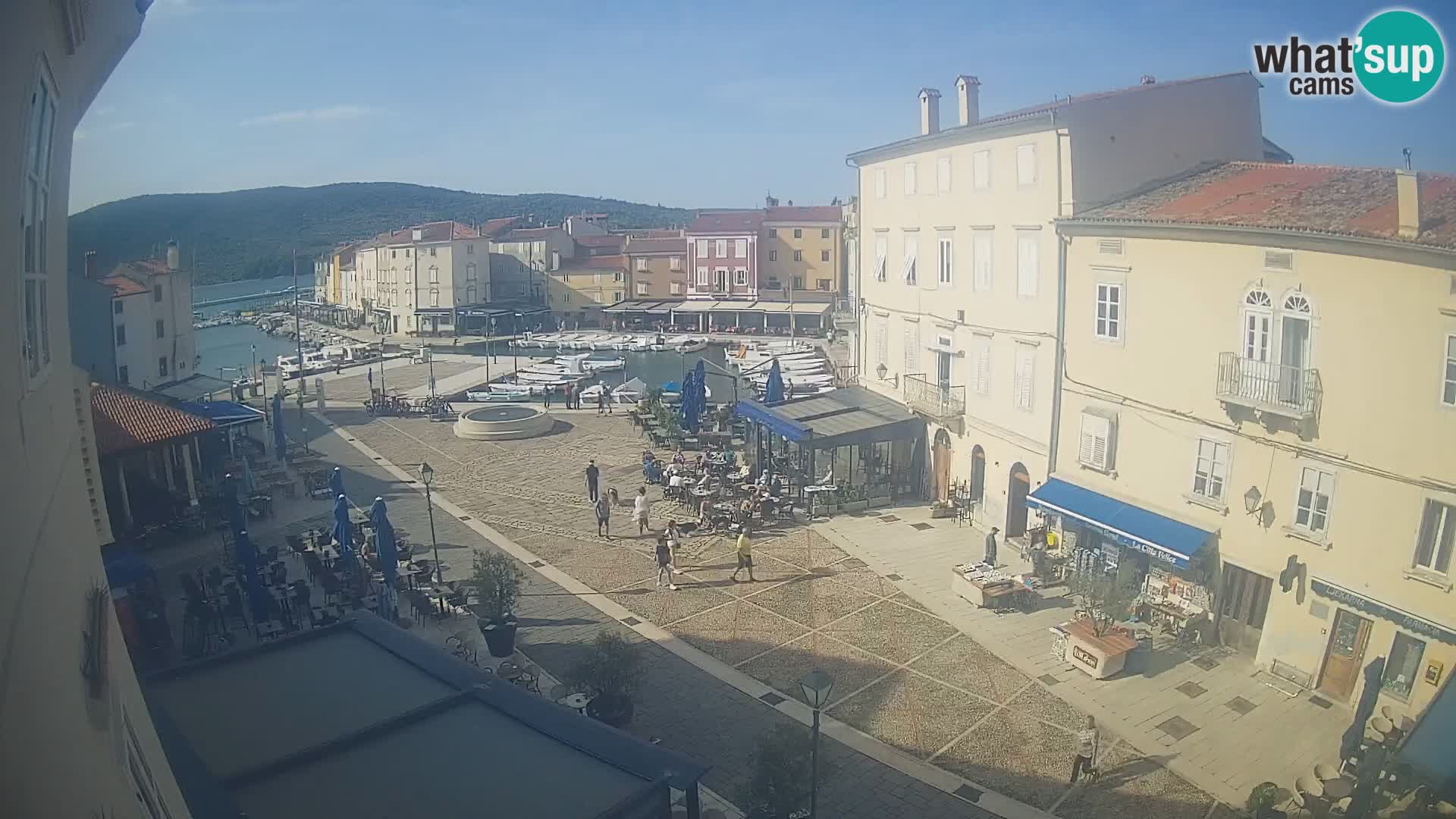 LIVE cam Cres city – place principale et “mandrač” – île de Cres – Croatie