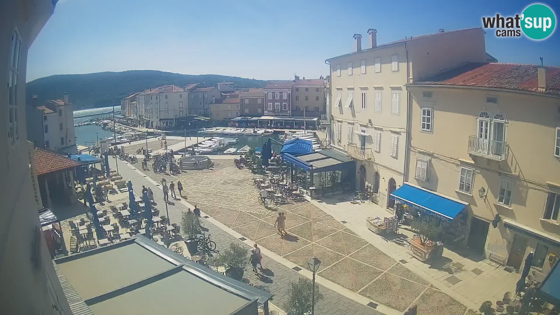 Cámara en vivo ciudad de Cres – plaza principal y “mandrač” – isla de Cres – Croacia