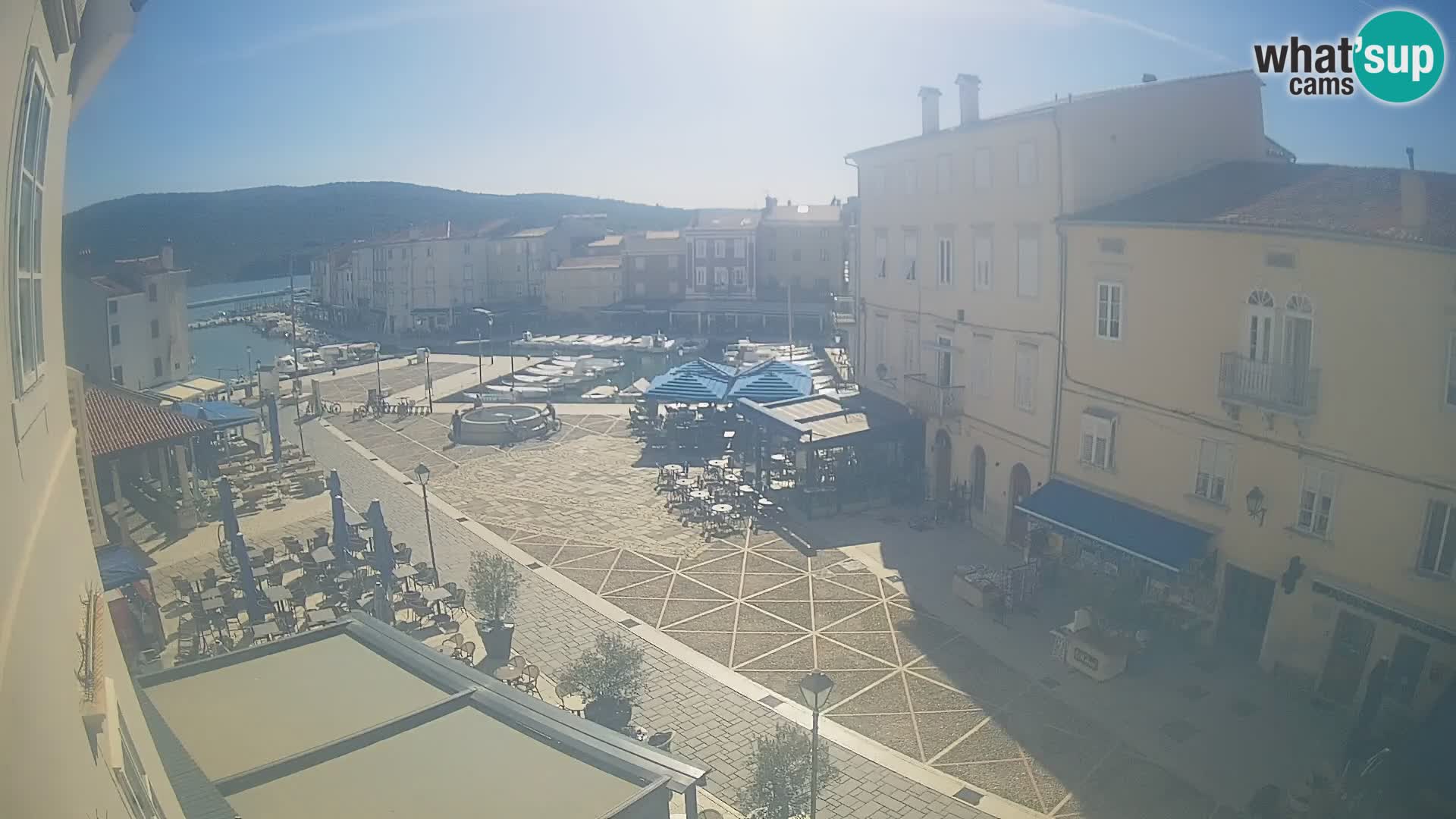 LIVE cam Cres city – place principale et “mandrač” – île de Cres – Croatie