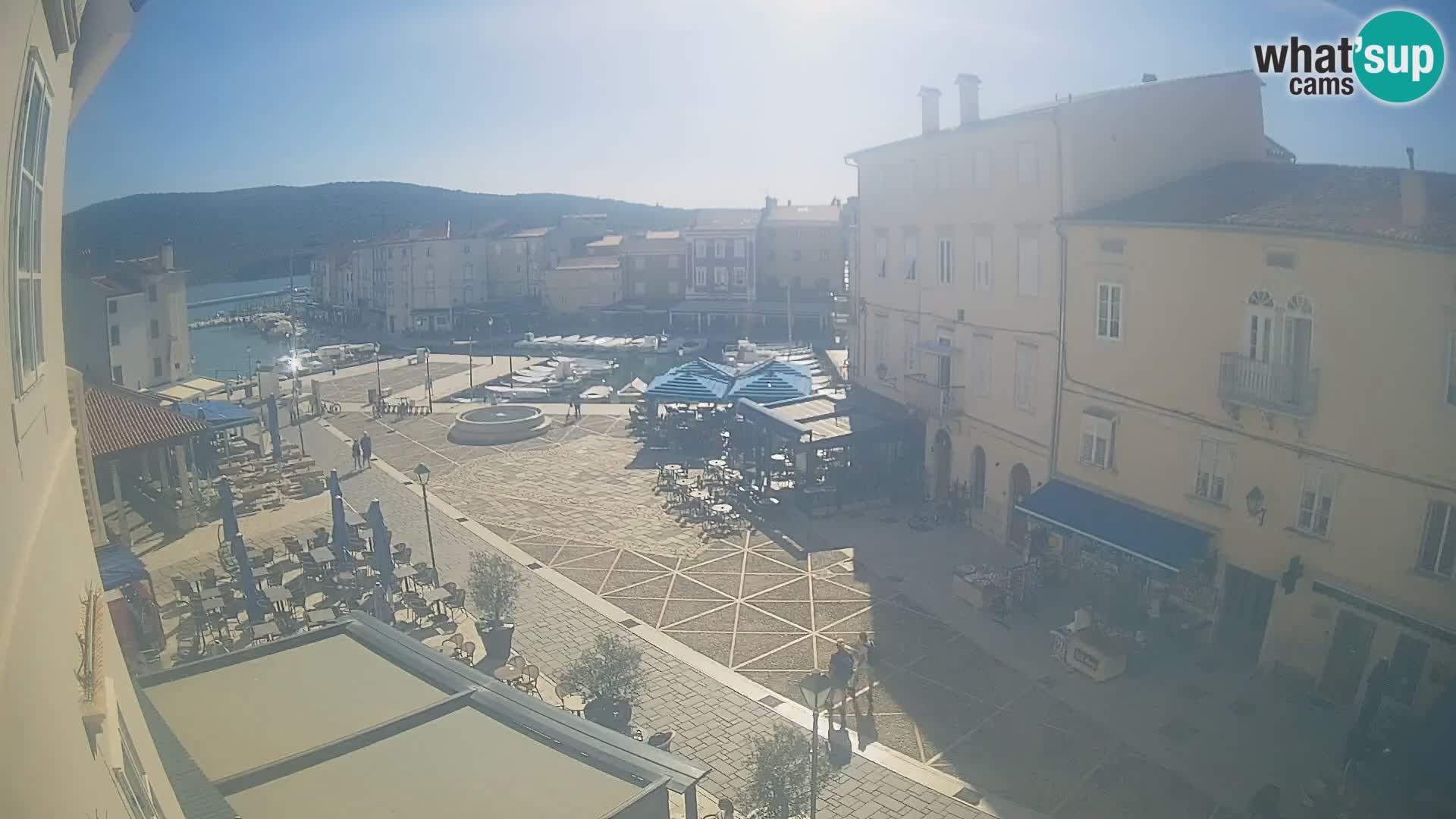 Cámara en vivo ciudad de Cres – plaza principal y “mandrač” – isla de Cres – Croacia
