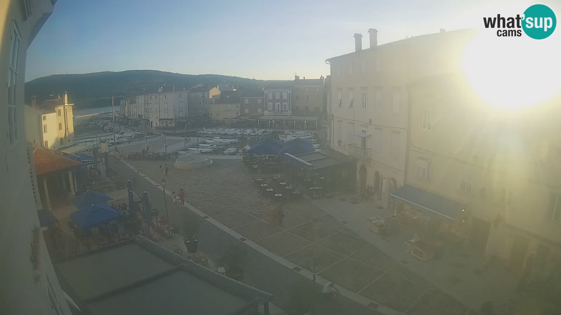 LIVE cam Cres city – place principale et “mandrač” – île de Cres – Croatie