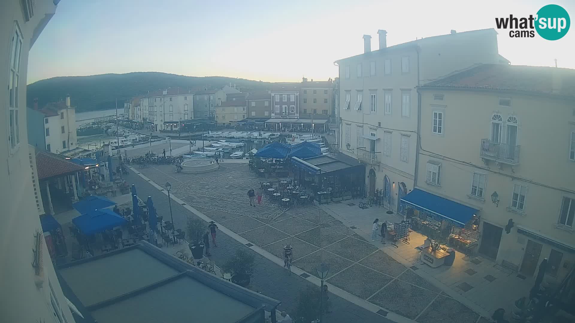 Cámara en vivo ciudad de Cres – plaza principal y “mandrač” – isla de Cres – Croacia