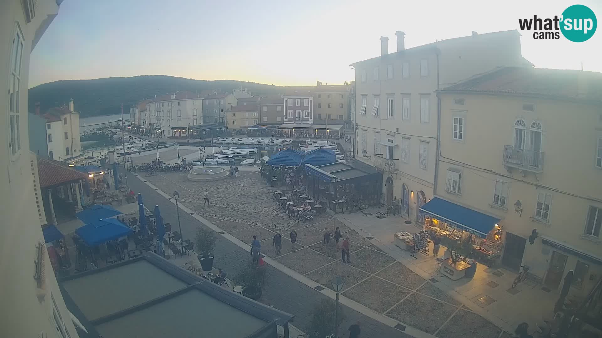 LIVE cam Cres city – place principale et “mandrač” – île de Cres – Croatie