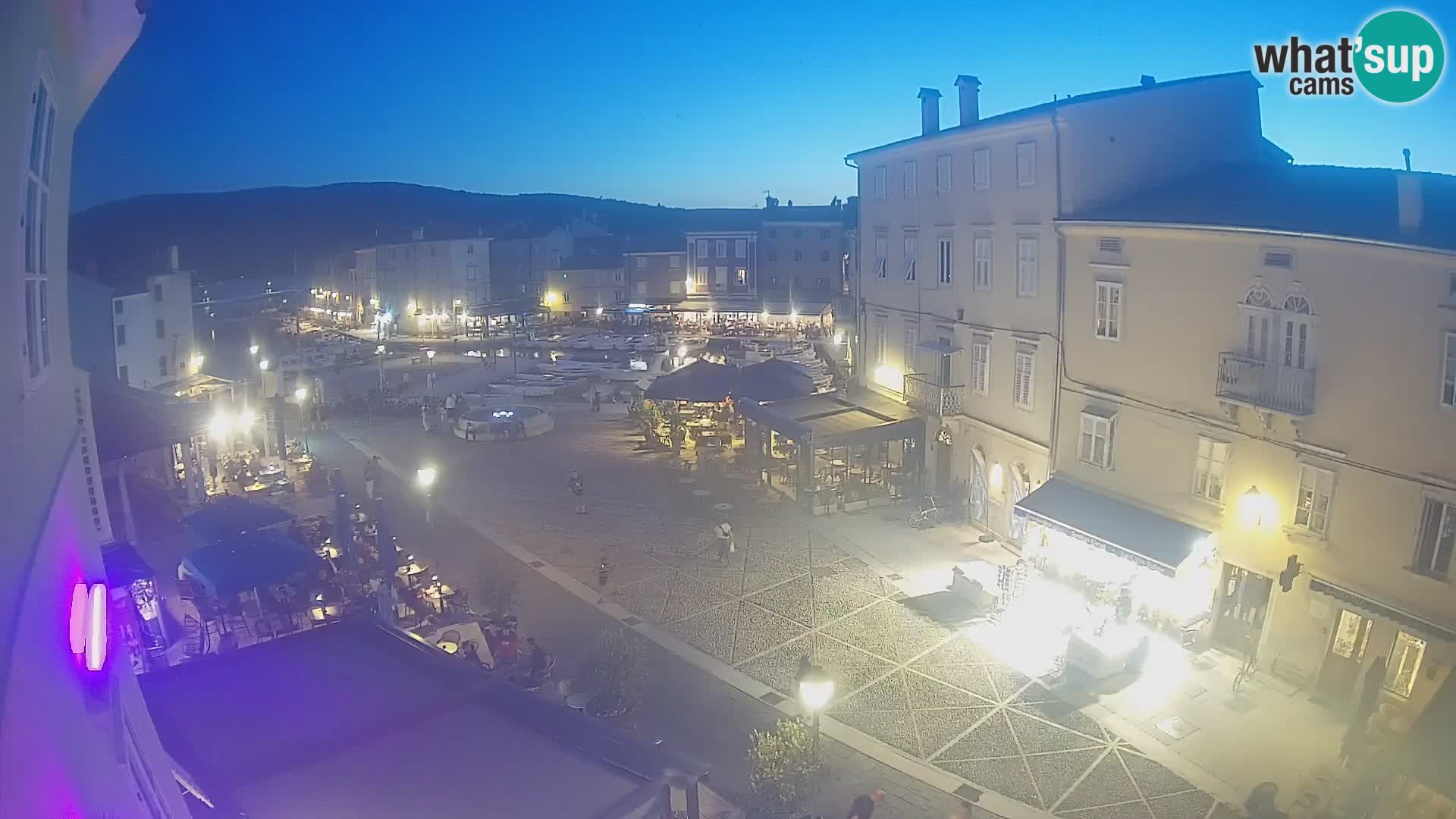 Cámara en vivo ciudad de Cres – plaza principal y “mandrač” – isla de Cres – Croacia