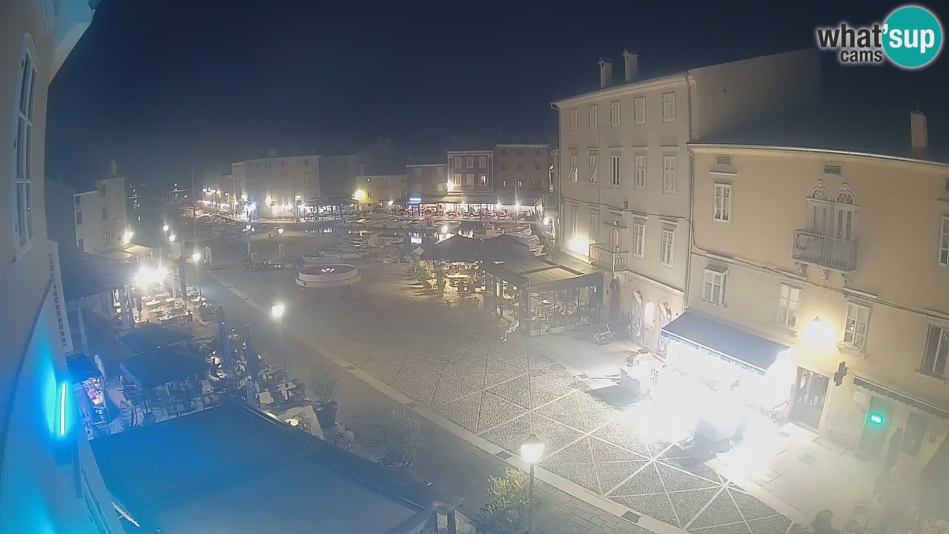 LIVE cam Cres city – place principale et “mandrač” – île de Cres – Croatie