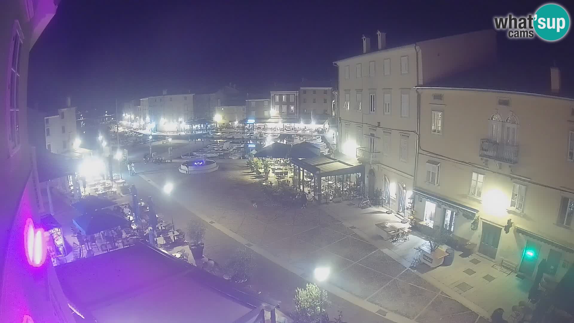 Cámara en vivo ciudad de Cres – plaza principal y “mandrač” – isla de Cres – Croacia