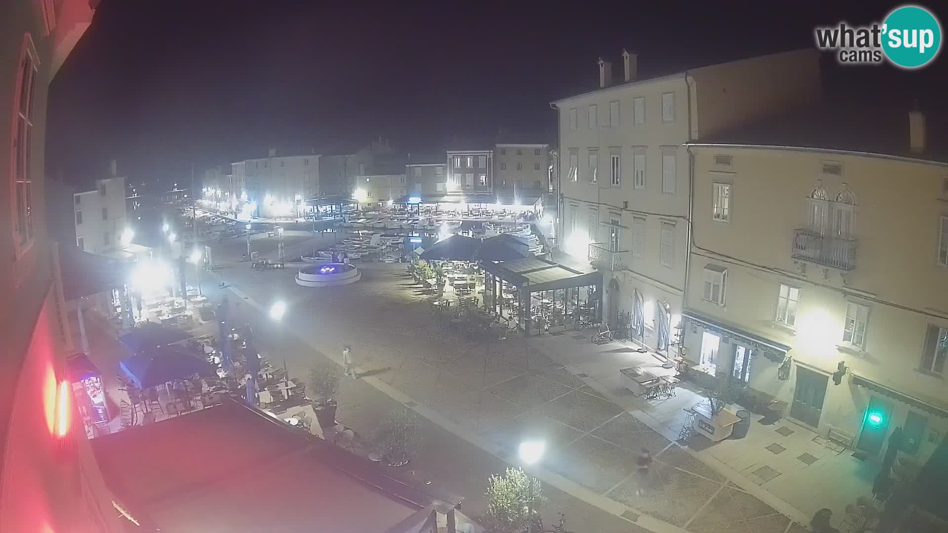 Cámara en vivo ciudad de Cres – plaza principal y “mandrač” – isla de Cres – Croacia