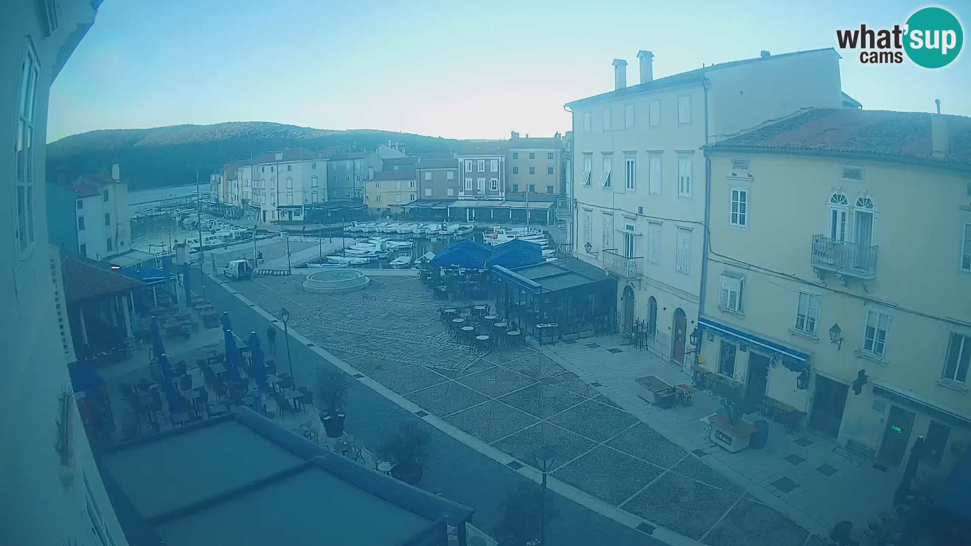 Cámara en vivo ciudad de Cres – plaza principal y “mandrač” – isla de Cres – Croacia