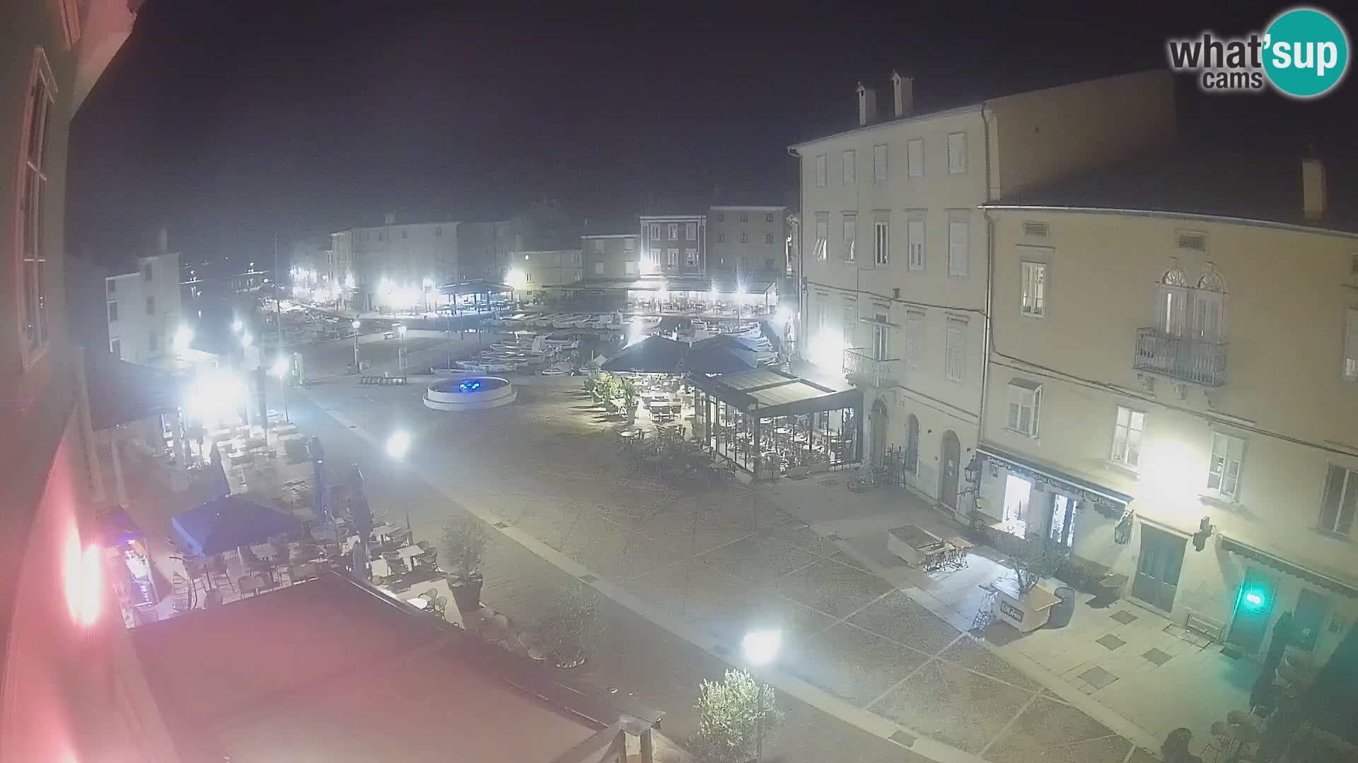 Cámara en vivo ciudad de Cres – plaza principal y “mandrač” – isla de Cres – Croacia