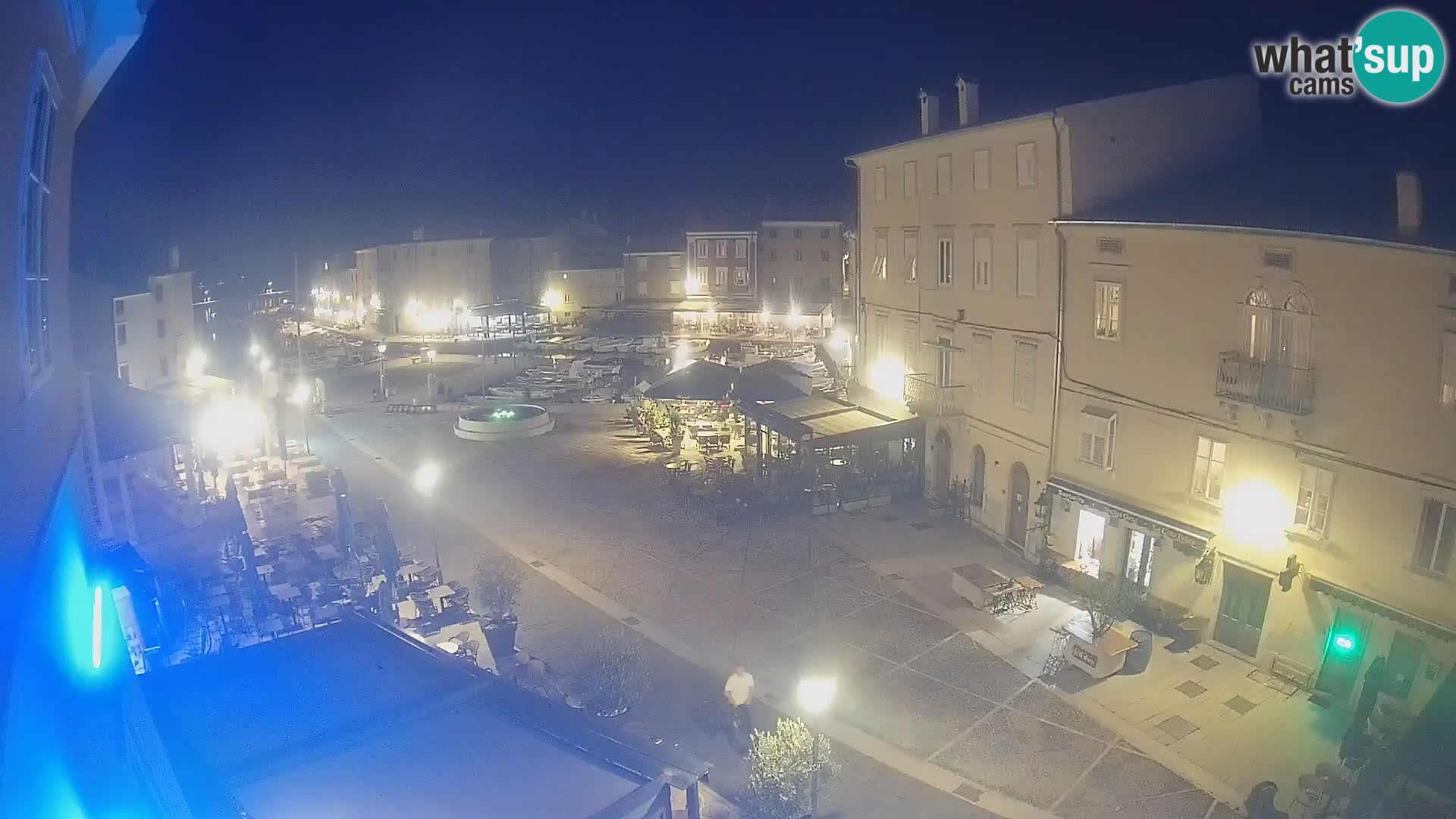 V ŽIVO spletna kamera Cres mesto – glavni trg in “mandrač” – otok Cres – Hrvaška
