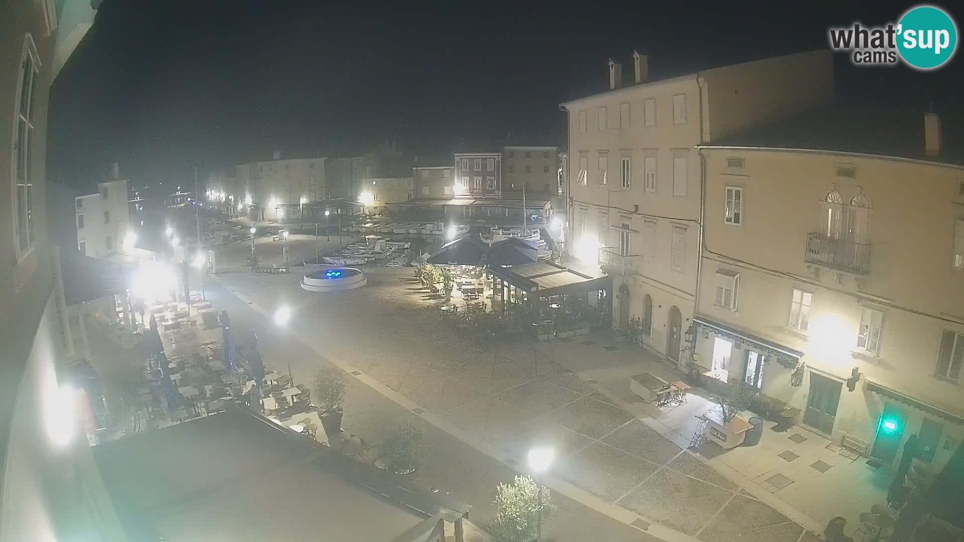 Kamera v ŽIVO Cres mesto – glavni trg in “mandrač” – otok Cres – Hrvaška