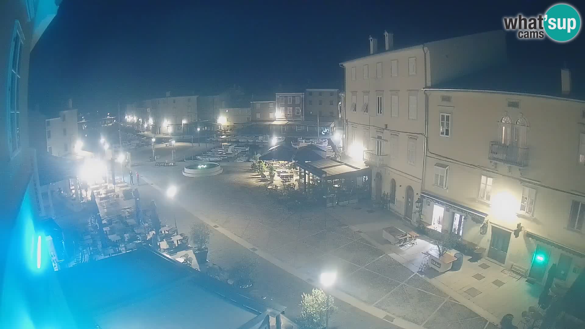 Kamera v ŽIVO Cres mesto – glavni trg in “mandrač” – otok Cres – Hrvaška