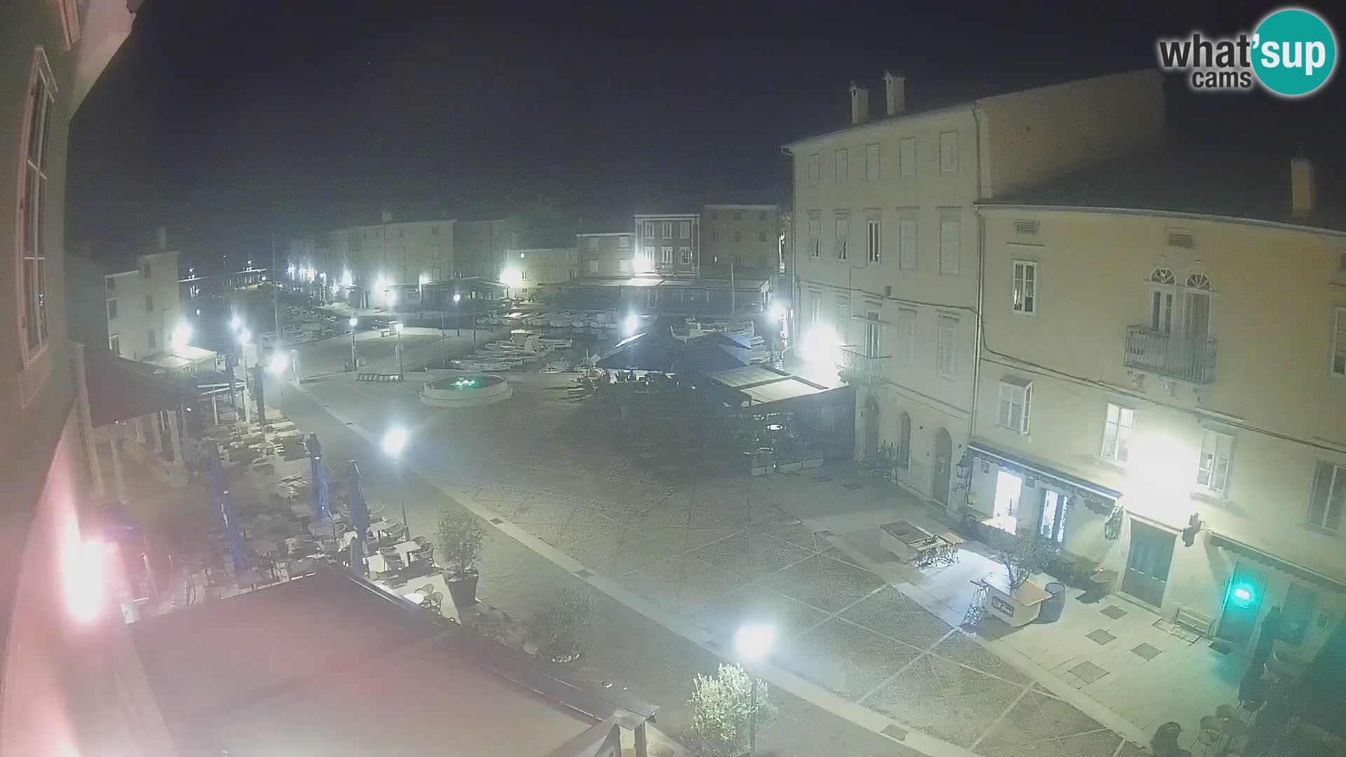 Kamera v ŽIVO Cres mesto – glavni trg in “mandrač” – otok Cres – Hrvaška