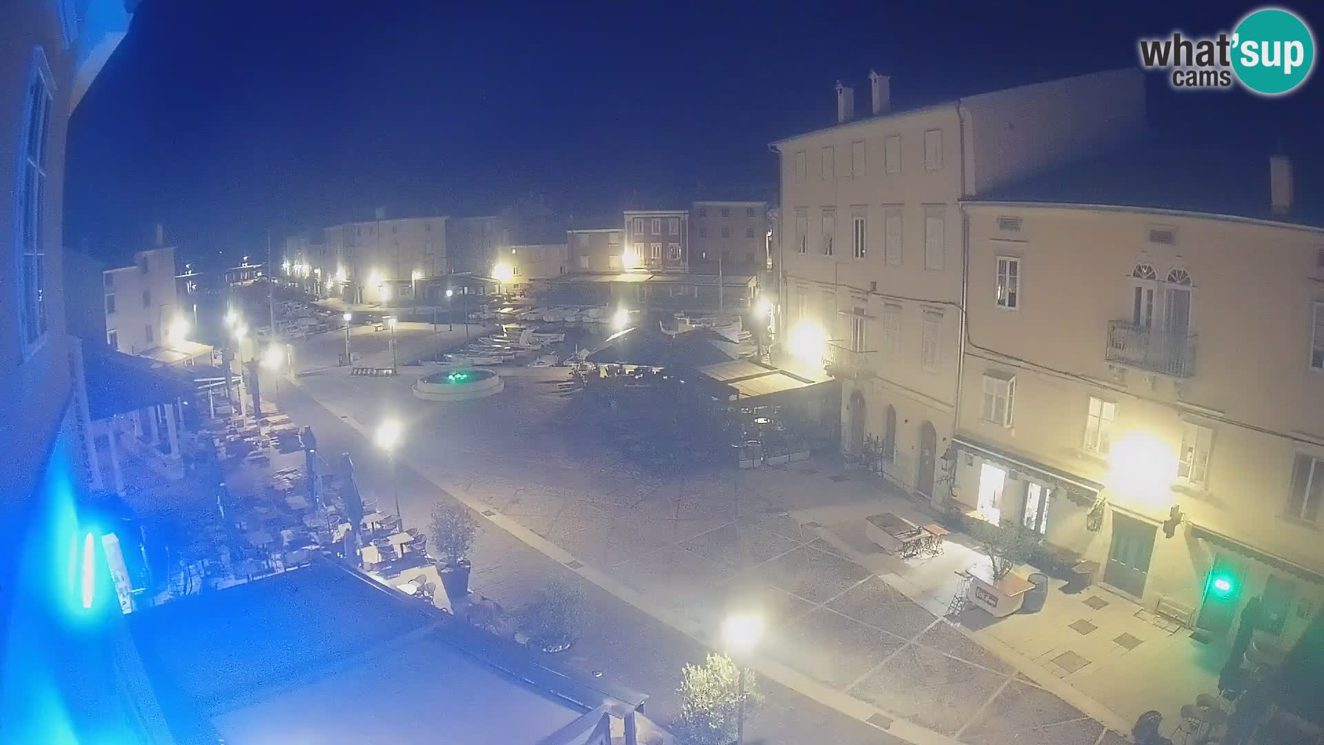 Kamera v ŽIVO Cres mesto – glavni trg in “mandrač” – otok Cres – Hrvaška