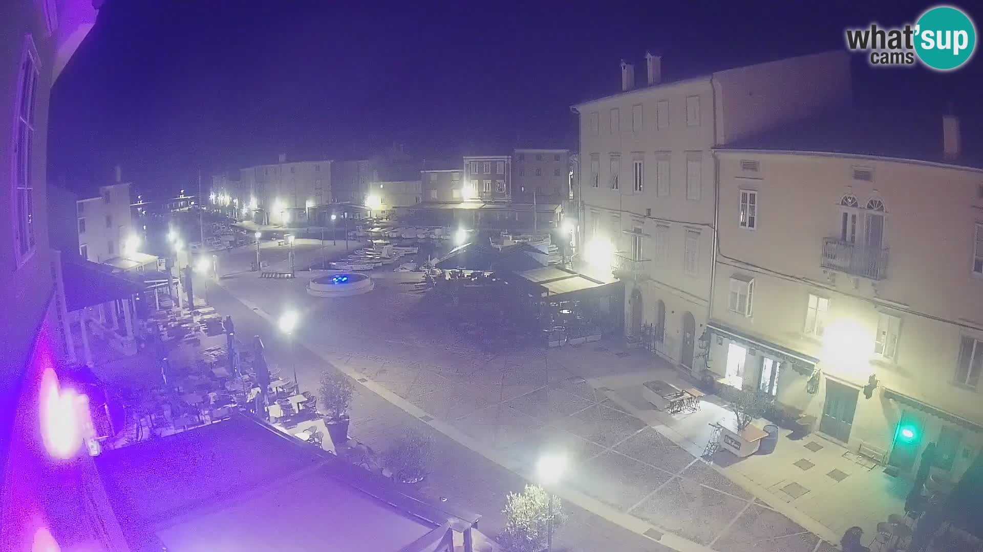 Cámara en vivo ciudad de Cres – plaza principal y “mandrač” – isla de Cres – Croacia