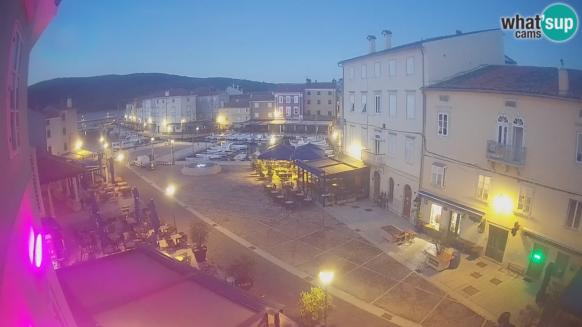 LIVE cam Cres Stadt – Hauptplatz und “mandrač” – Cres Insel – Kroatien