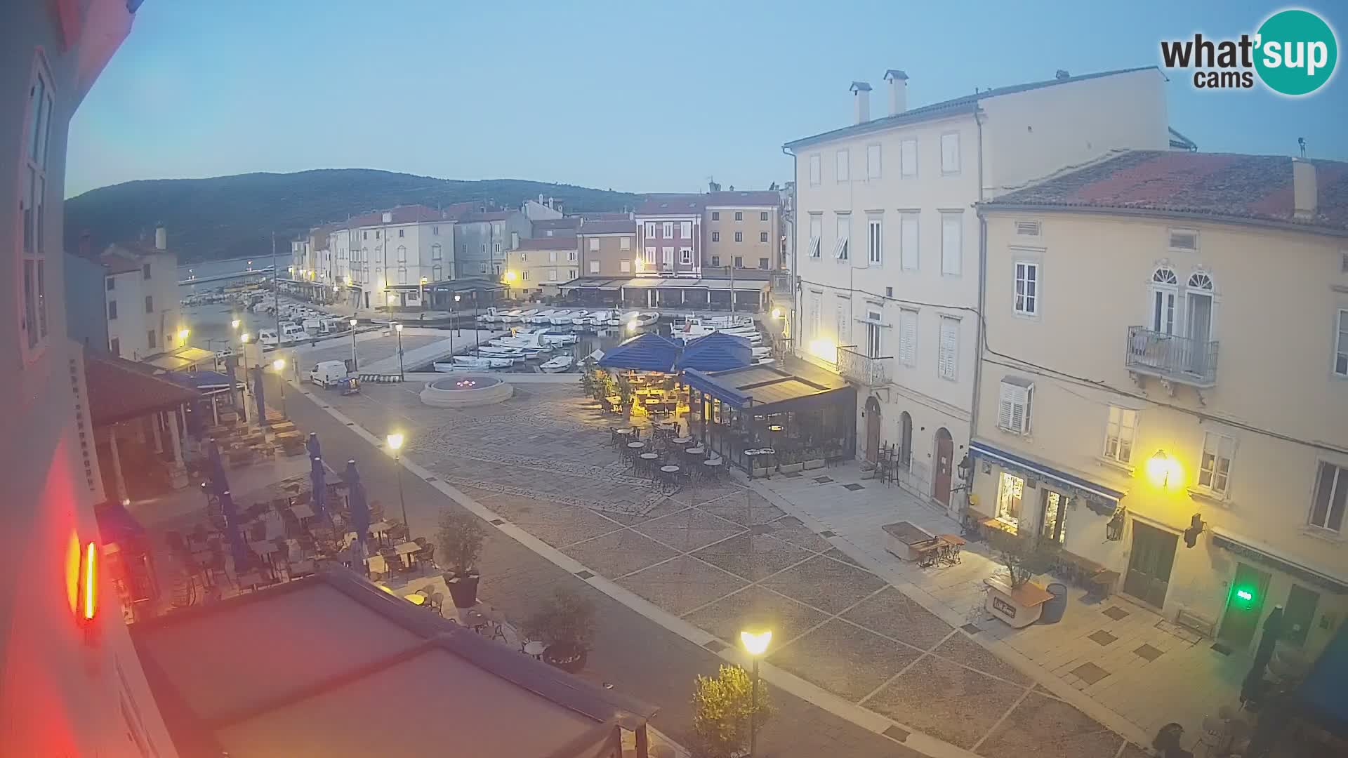 LIVE cam Cres città – piazza principale e “mandrač” – isola di Cherso – Croazia