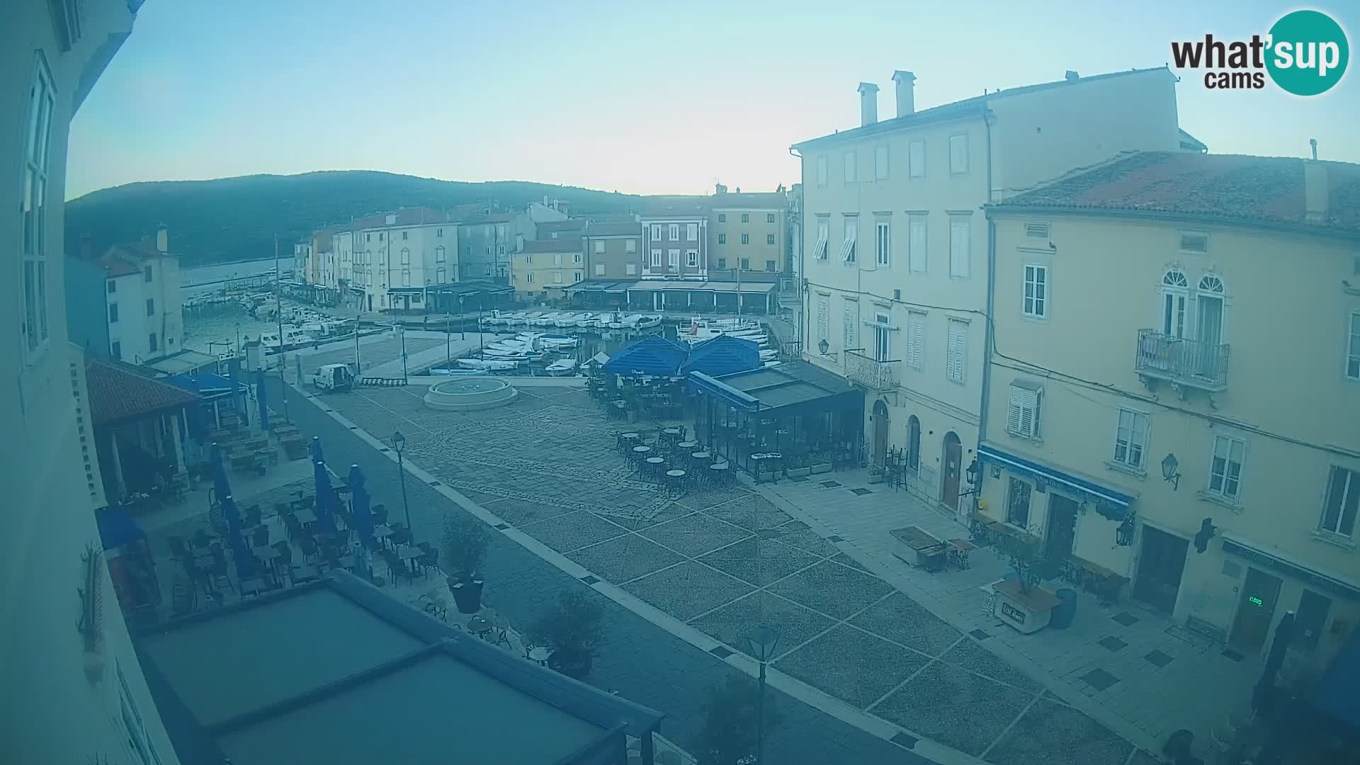 LIVE cam Cres Stadt – Hauptplatz und “mandrač” – Cres Insel – Kroatien