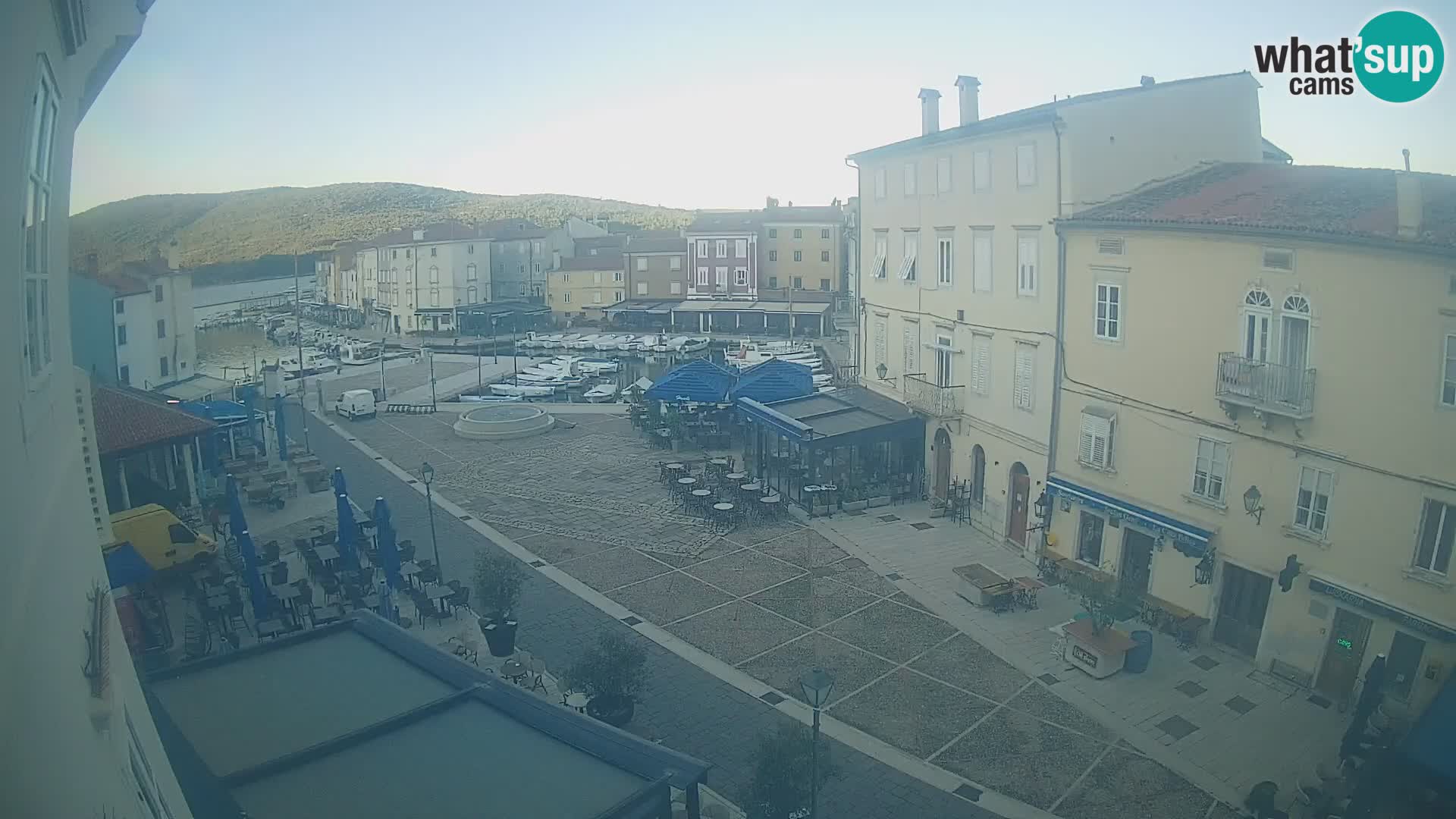 LIVE cam Cres city – place principale et “mandrač” – île de Cres – Croatie