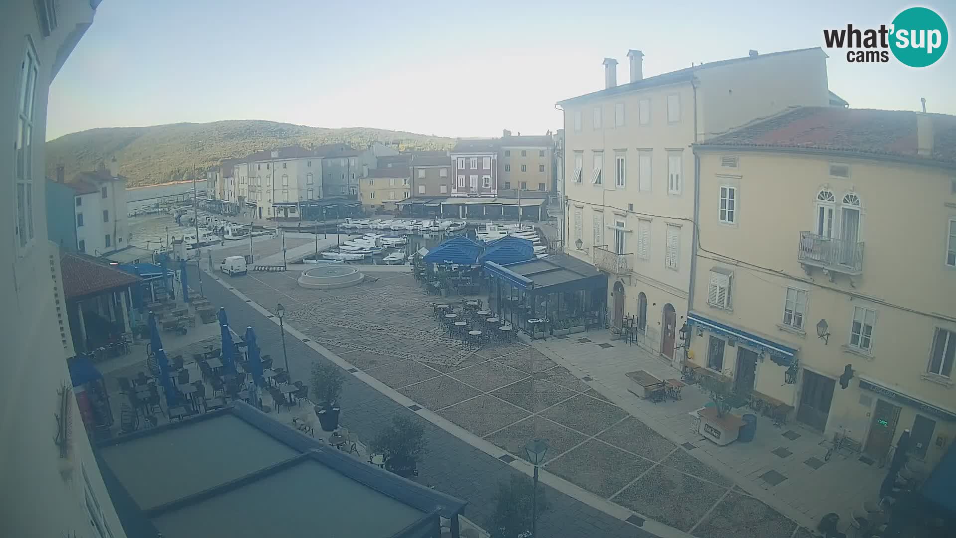LIVE cam Cres città – piazza principale e “mandrač” – isola di Cherso – Croazia