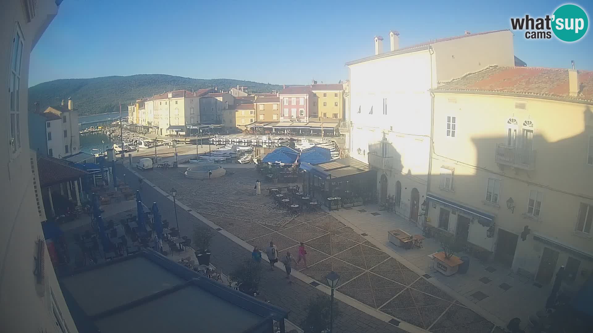 LIVE cam Cres Stadt – Hauptplatz und “mandrač” – Cres Insel – Kroatien