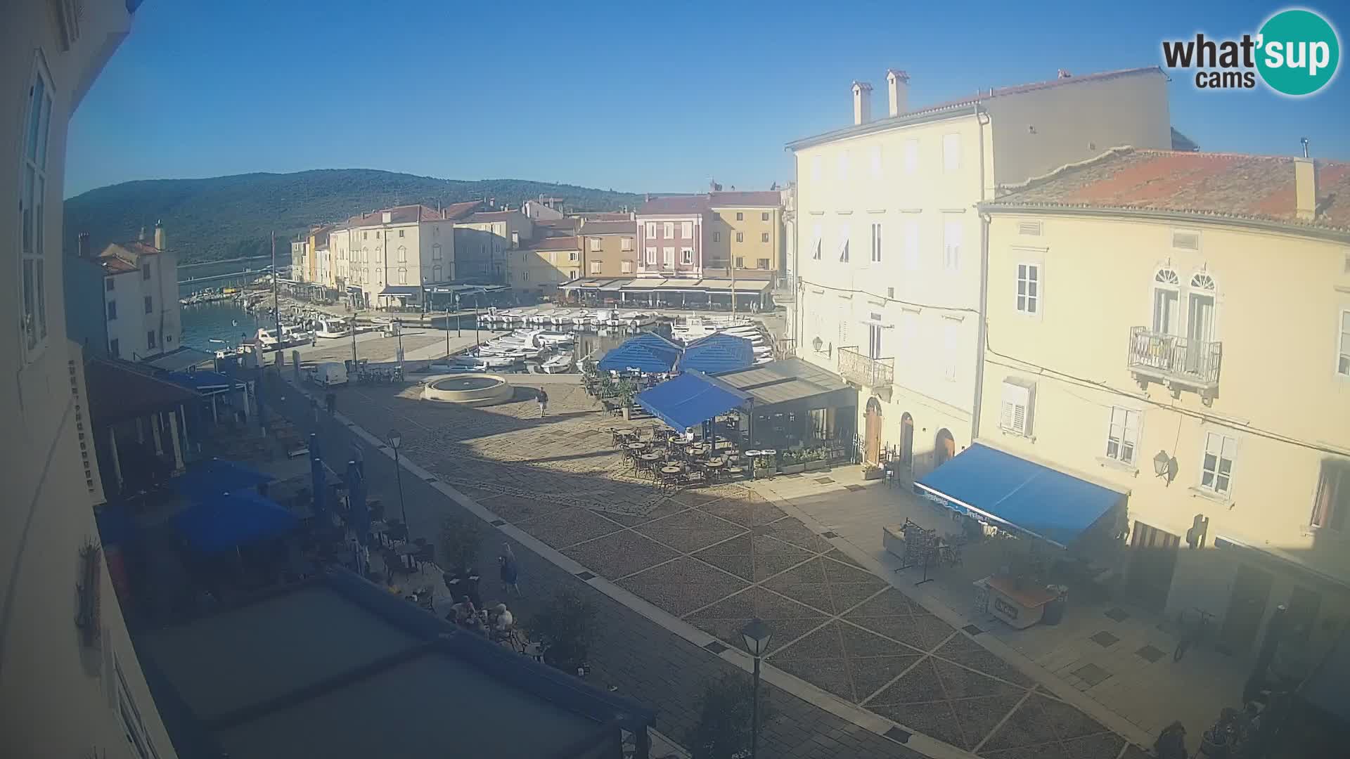 LIVE cam Cres city – place principale et “mandrač” – île de Cres – Croatie
