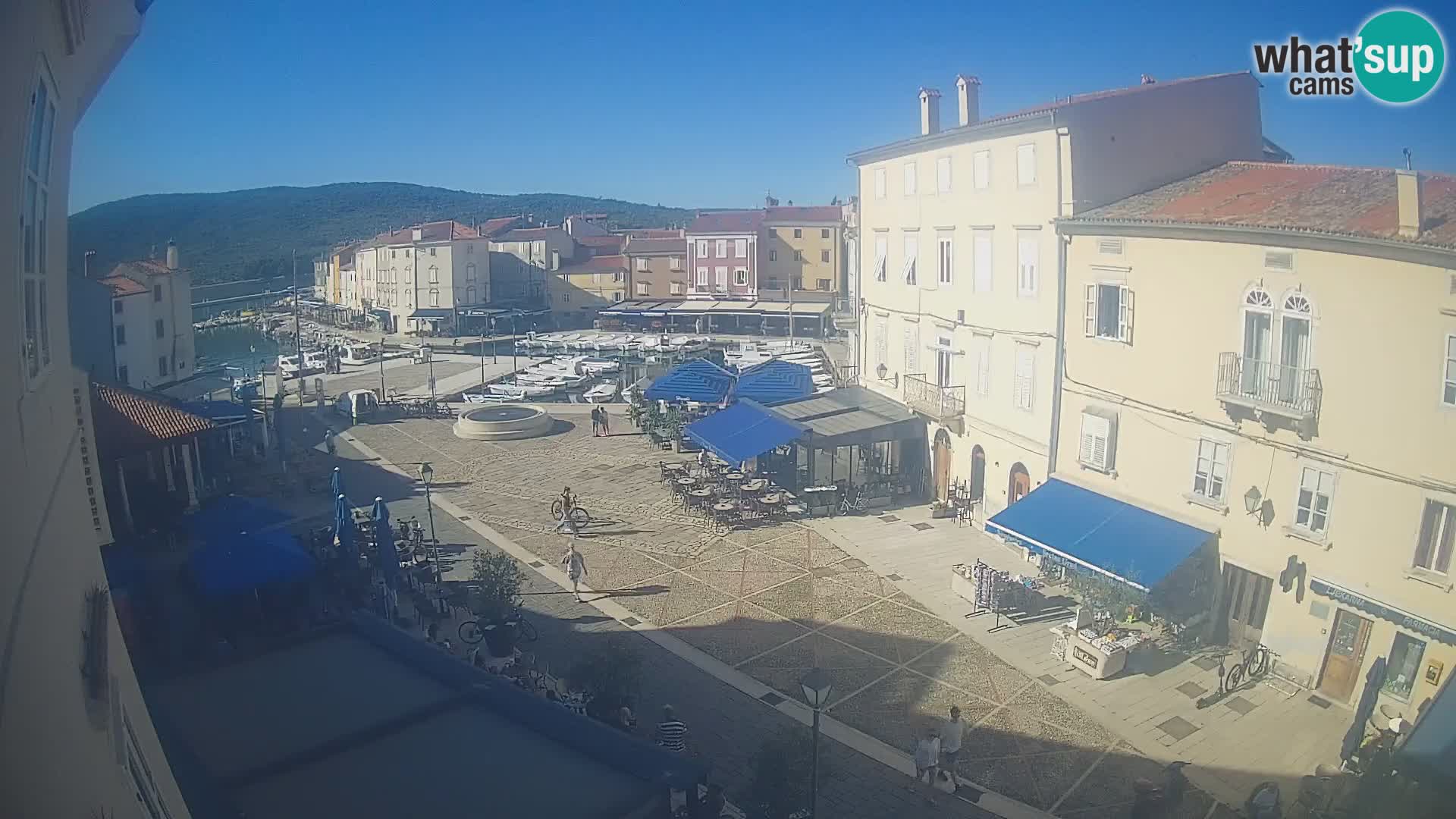 LIVE cam Cres city – place principale et “mandrač” – île de Cres – Croatie