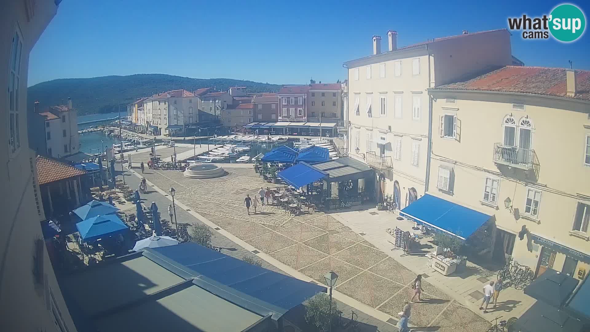Web kamera Grad Cres – glavni trg i “mandrač” – otok Cres