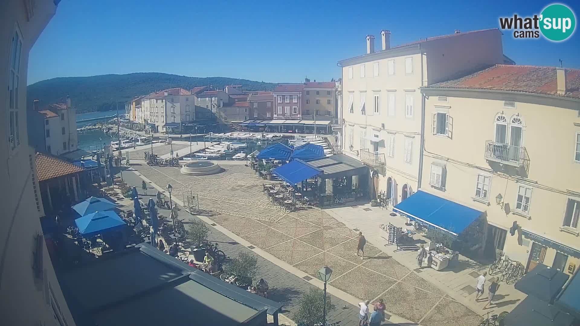 Kamera v ŽIVO Cres mesto – glavni trg in “mandrač” – otok Cres – Hrvaška