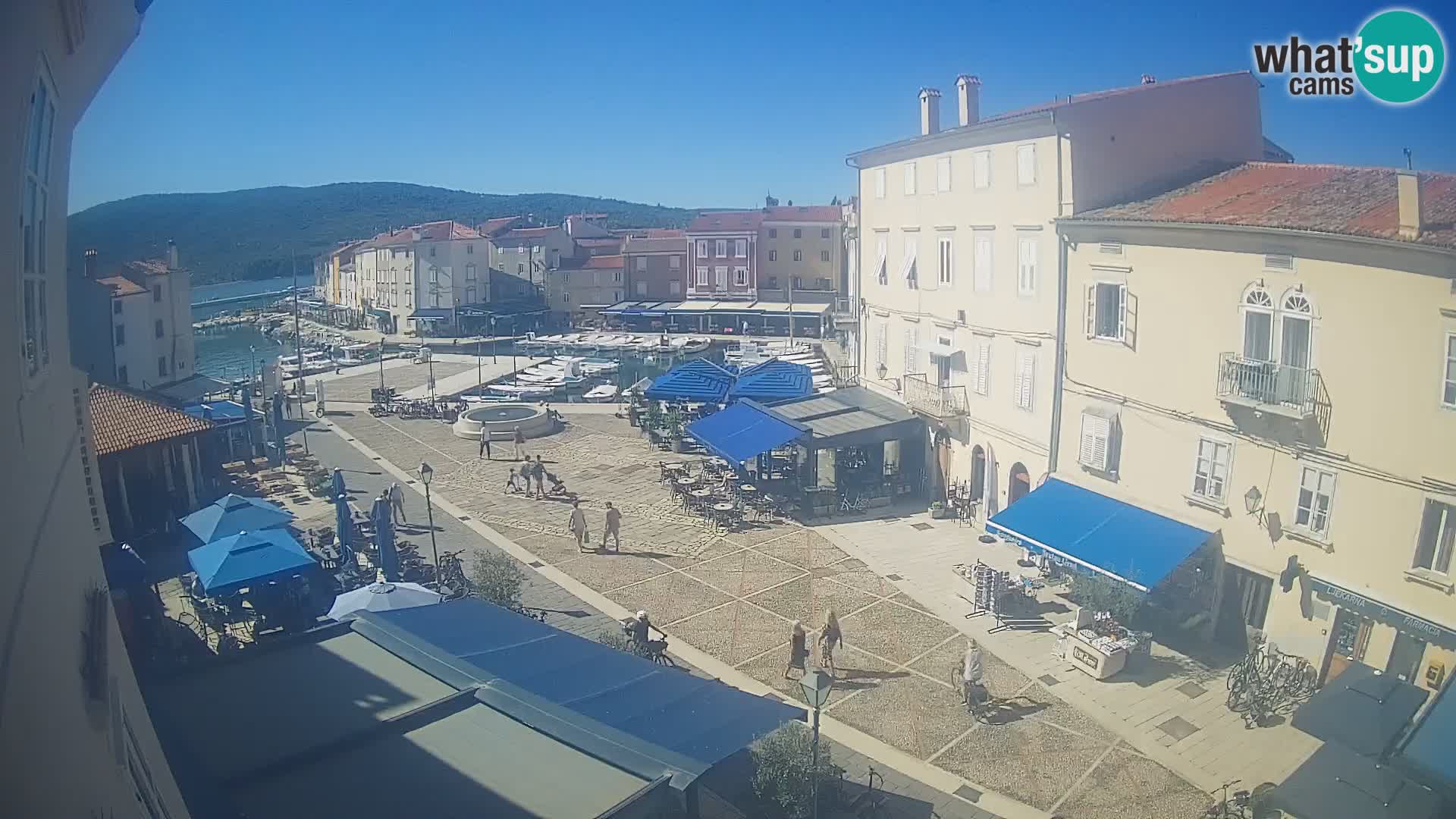 Cámara en vivo ciudad de Cres – plaza principal y “mandrač” – isla de Cres – Croacia