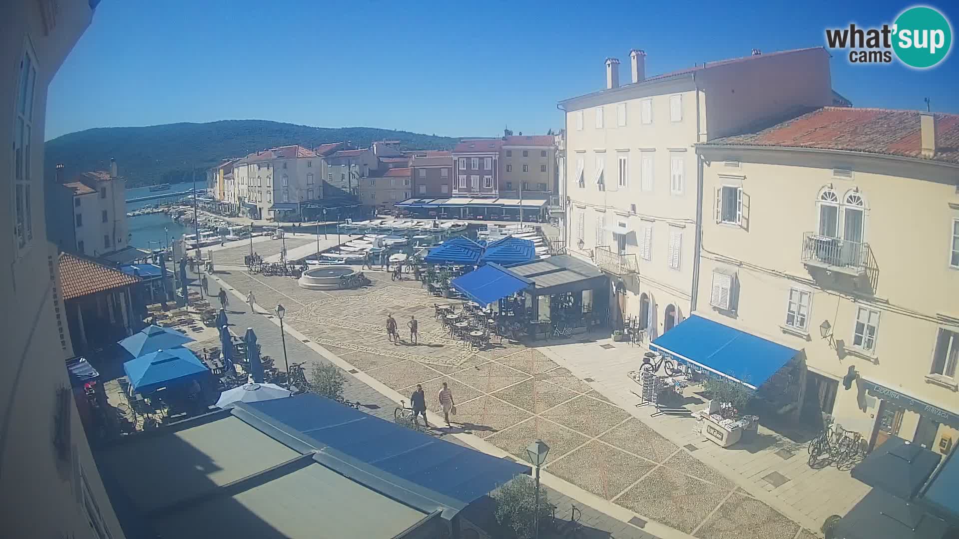 Kamera v ŽIVO Cres mesto – glavni trg in “mandrač” – otok Cres – Hrvaška