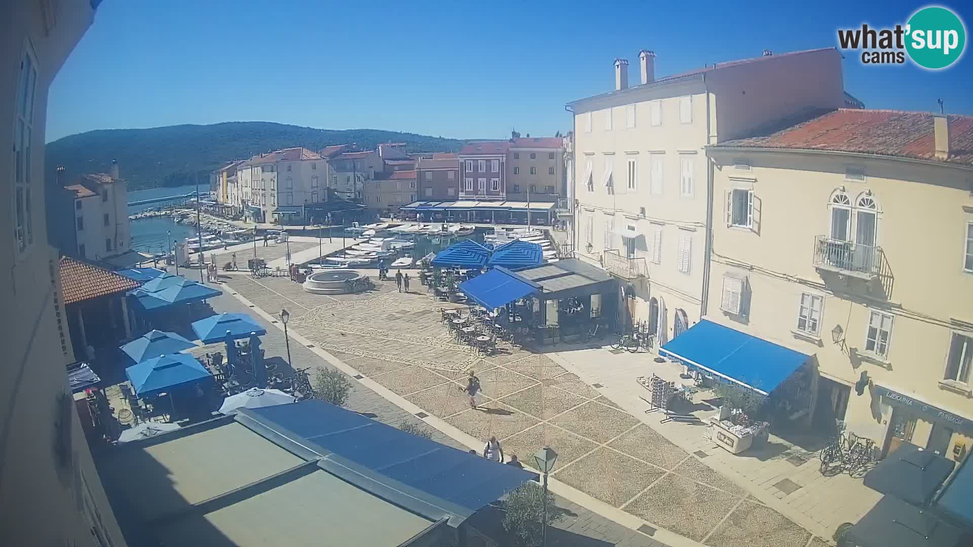 Cámara en vivo ciudad de Cres – plaza principal y “mandrač” – isla de Cres – Croacia