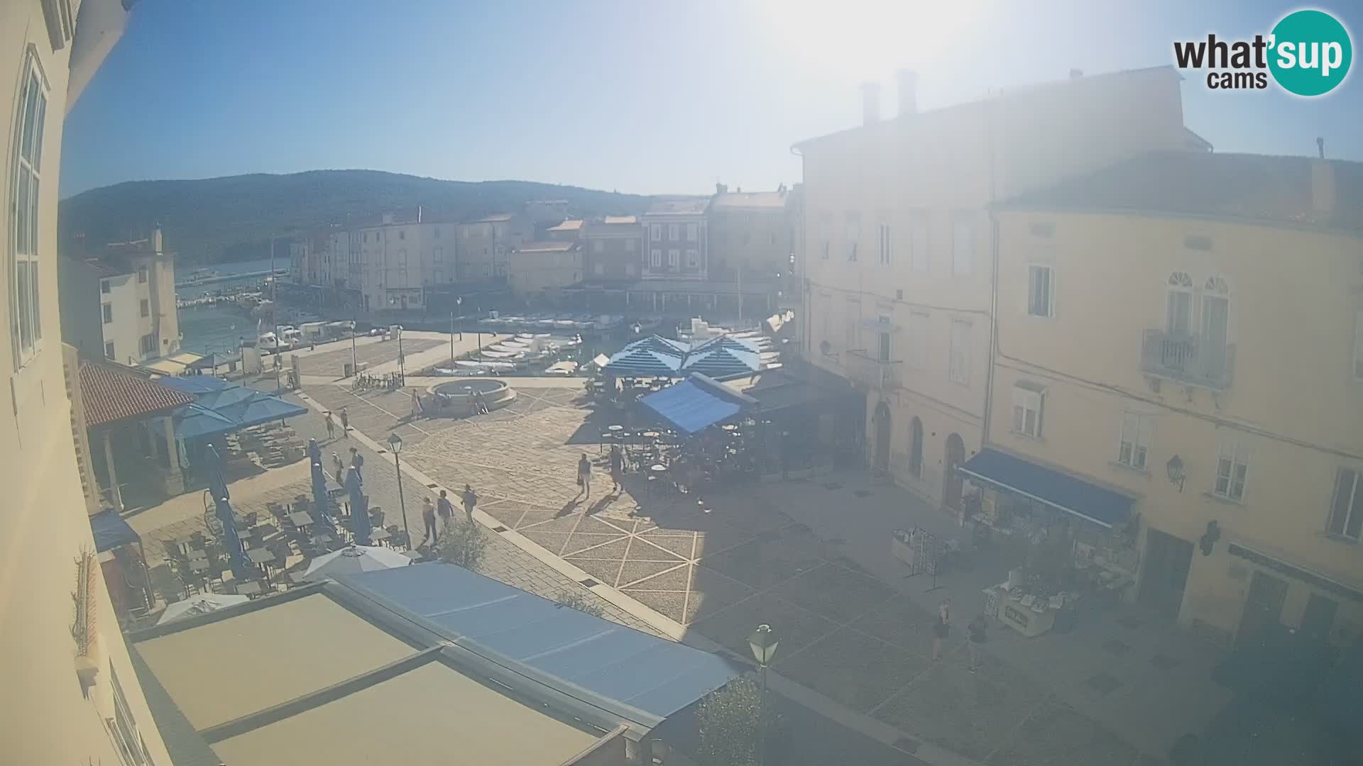 Cámara en vivo ciudad de Cres – plaza principal y “mandrač” – isla de Cres – Croacia