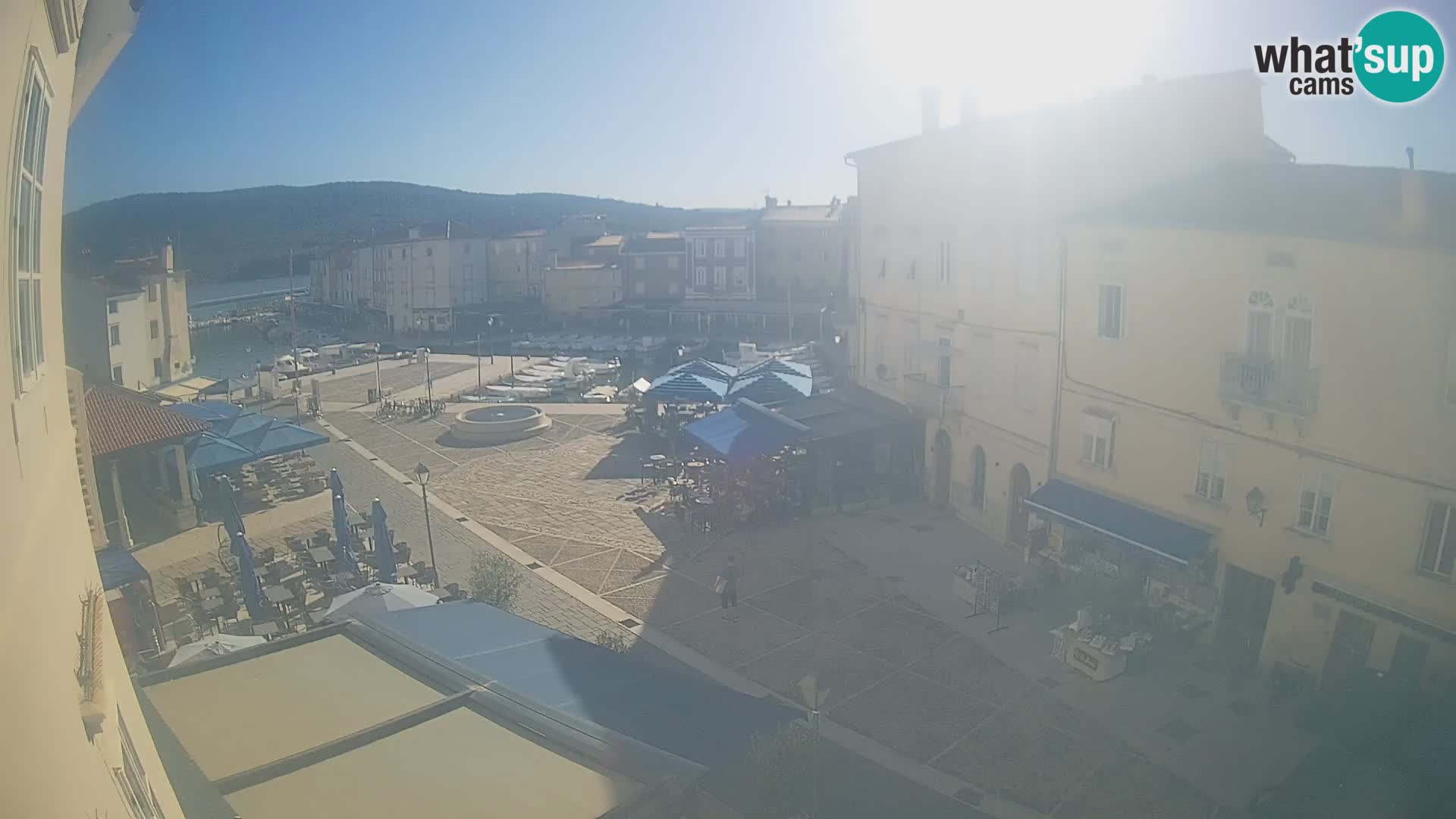 LIVE cam Cres Stadt – Hauptplatz und “mandrač” – Cres Insel – Kroatien