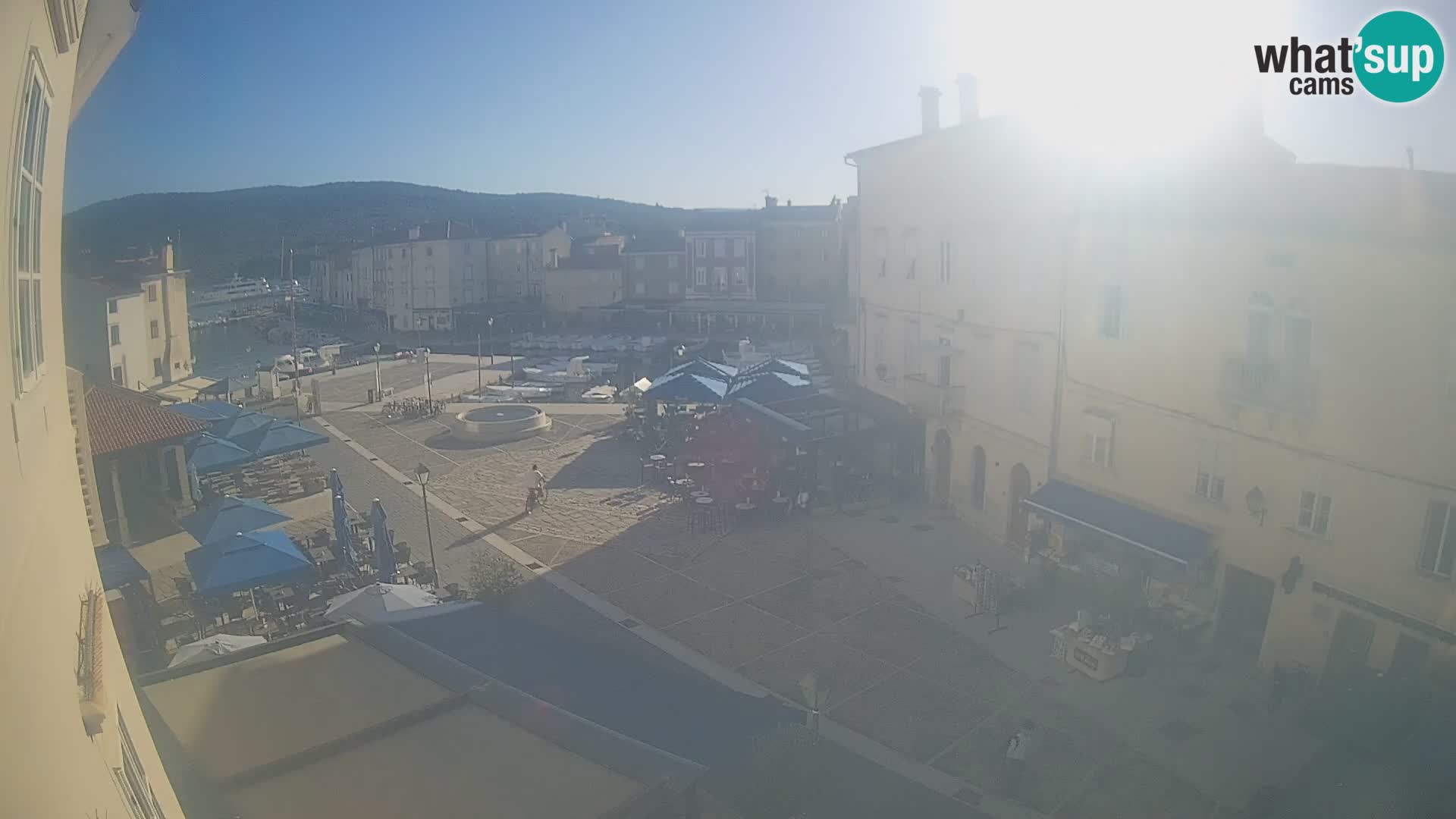 LIVE cam Cres city – place principale et “mandrač” – île de Cres – Croatie