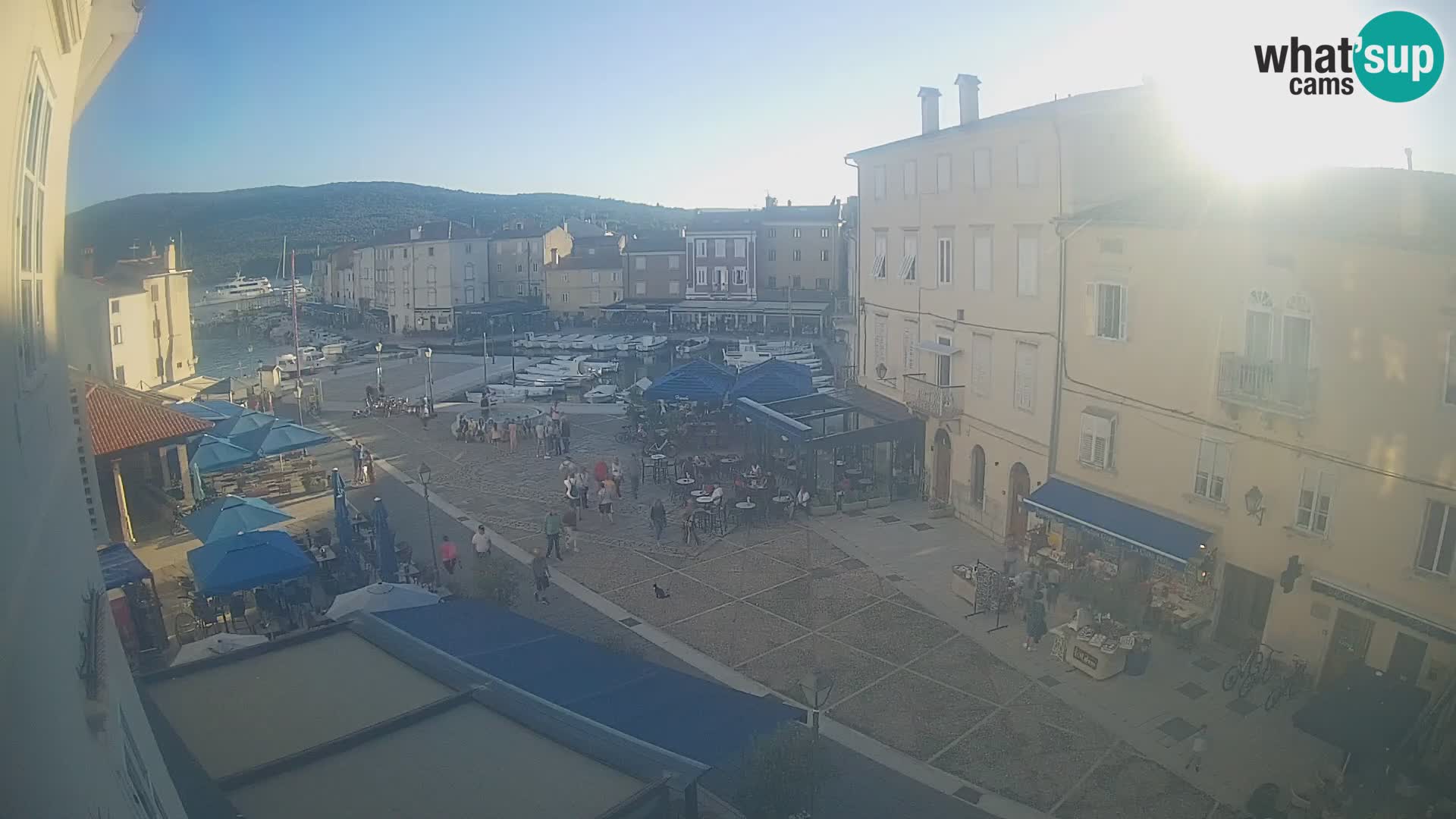 Cámara en vivo ciudad de Cres – plaza principal y “mandrač” – isla de Cres – Croacia