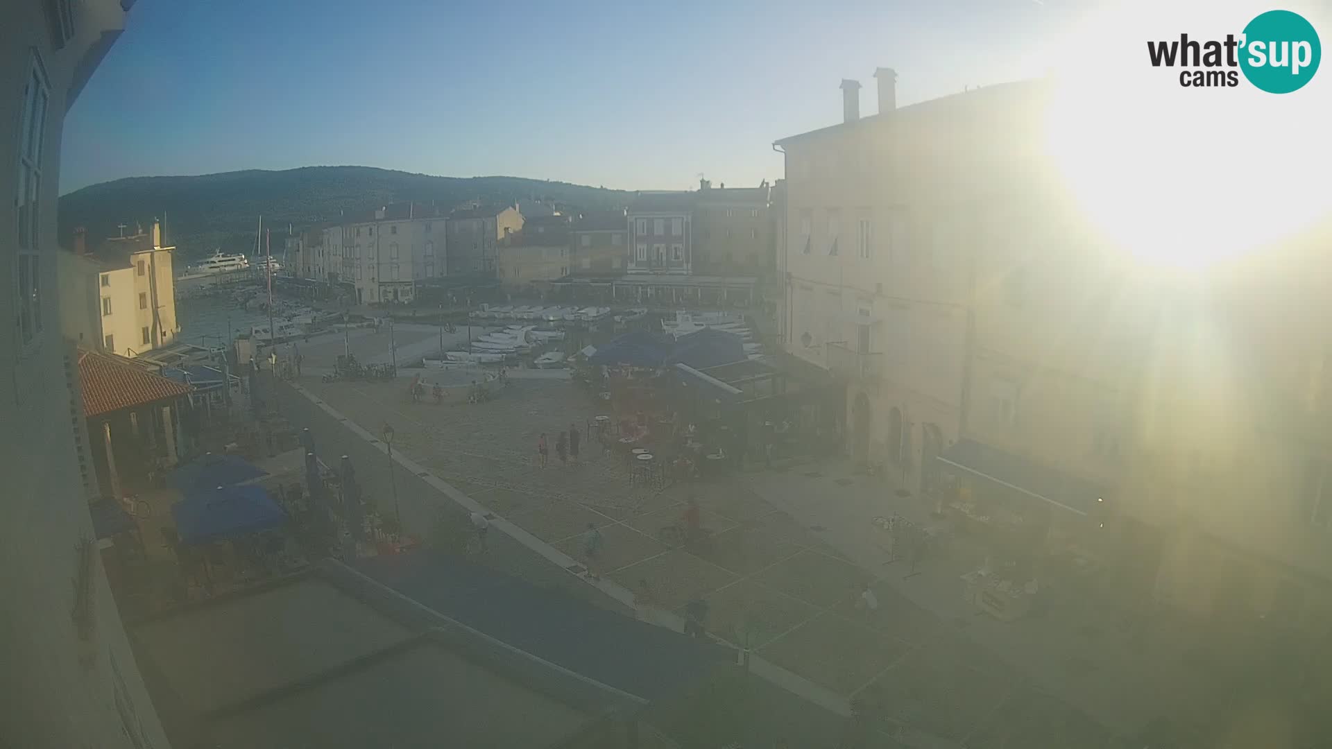 LIVE cam Cres city – place principale et “mandrač” – île de Cres – Croatie