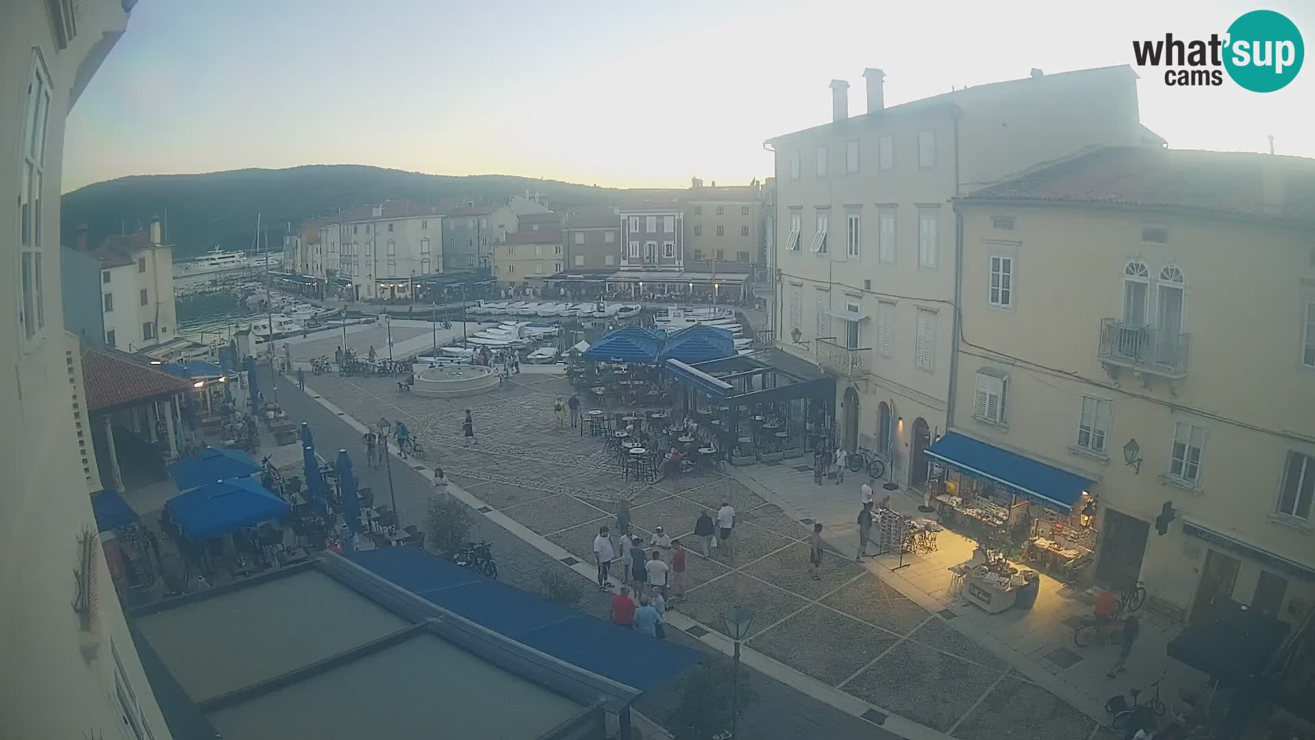 LIVE cam Cres city – main square and “mandrač” – Cres island – Croatia
