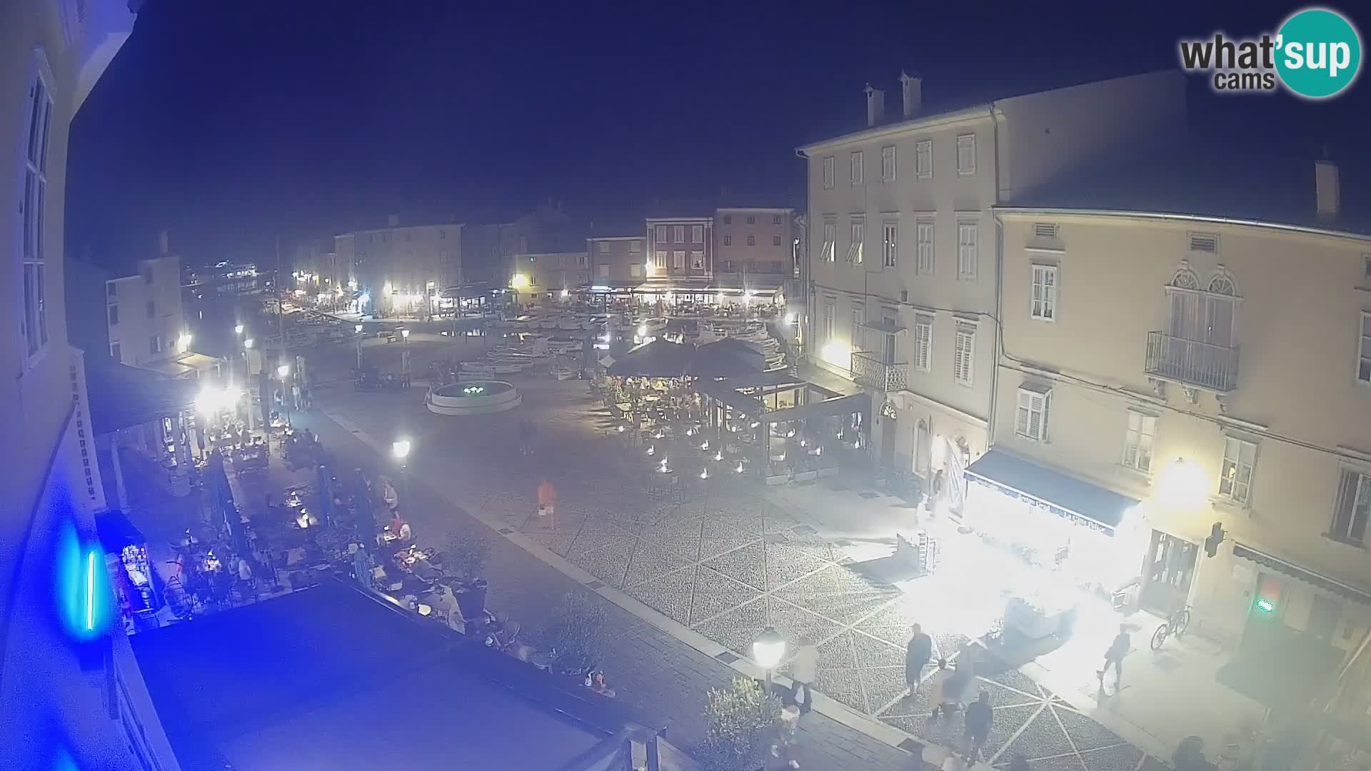 Kamera v ŽIVO Cres mesto – glavni trg in “mandrač” – otok Cres – Hrvaška